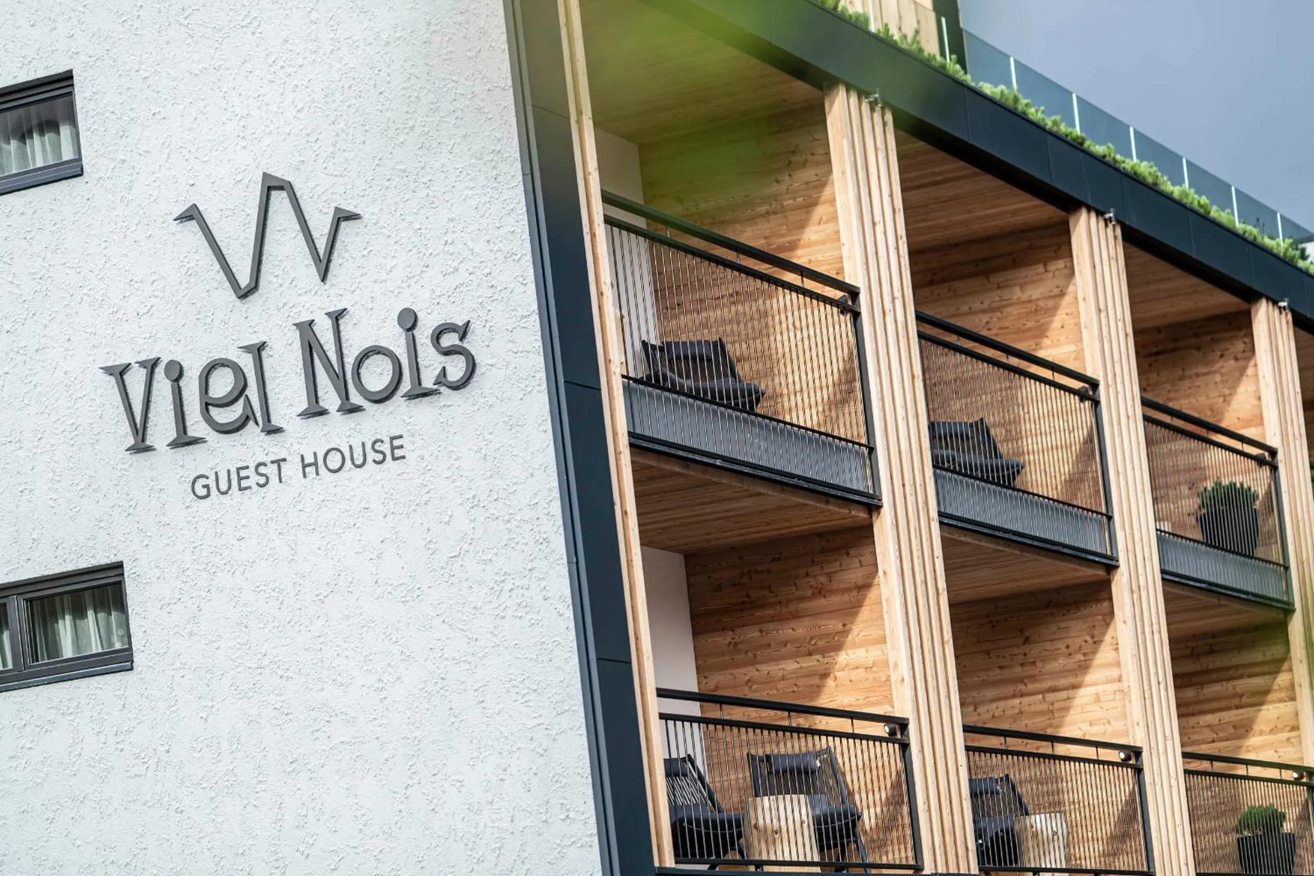 Facade/entrance in Viel Nois Guest House