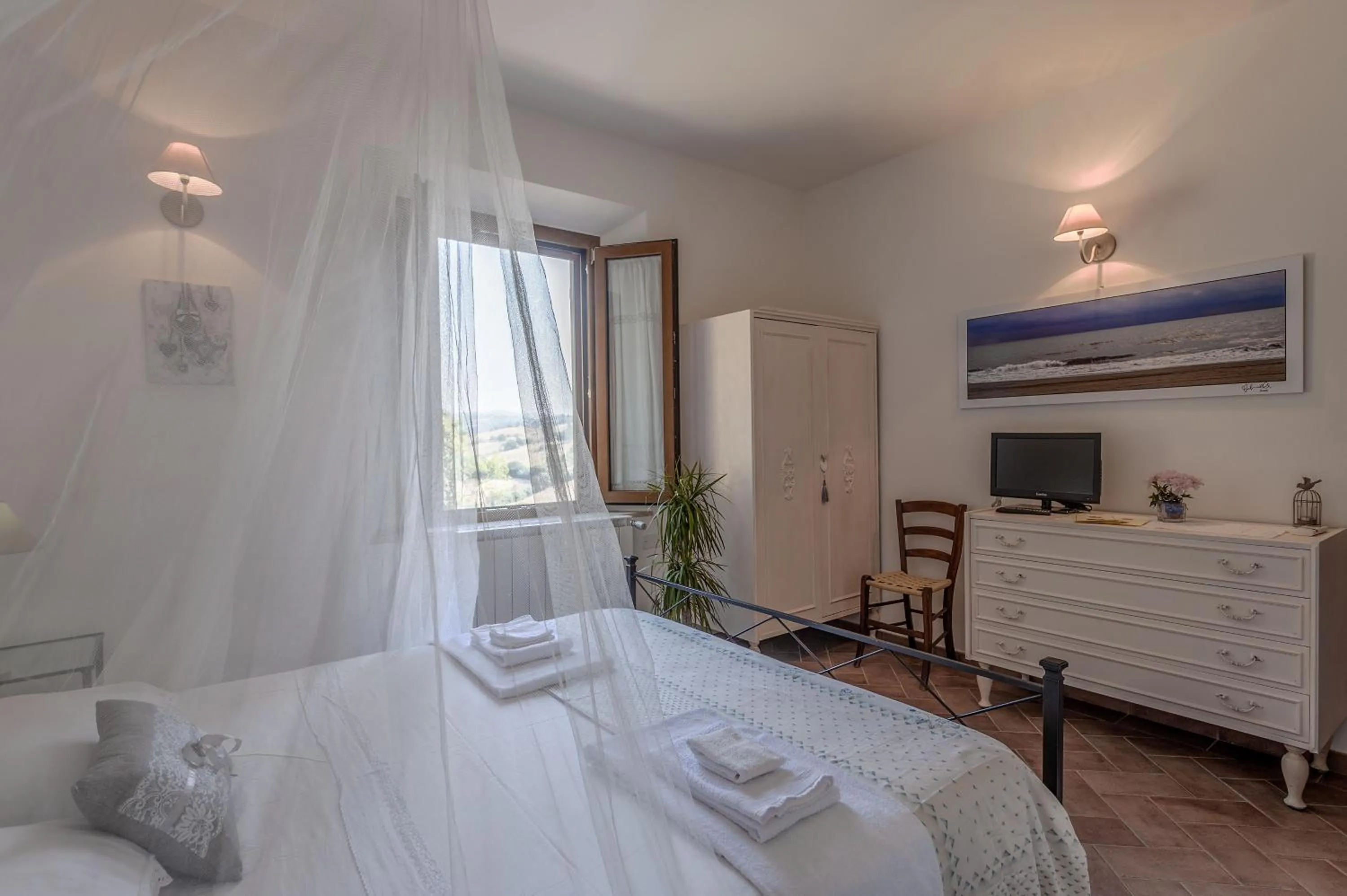 Photo of the whole room, Bed in Le Tartarughe rooms