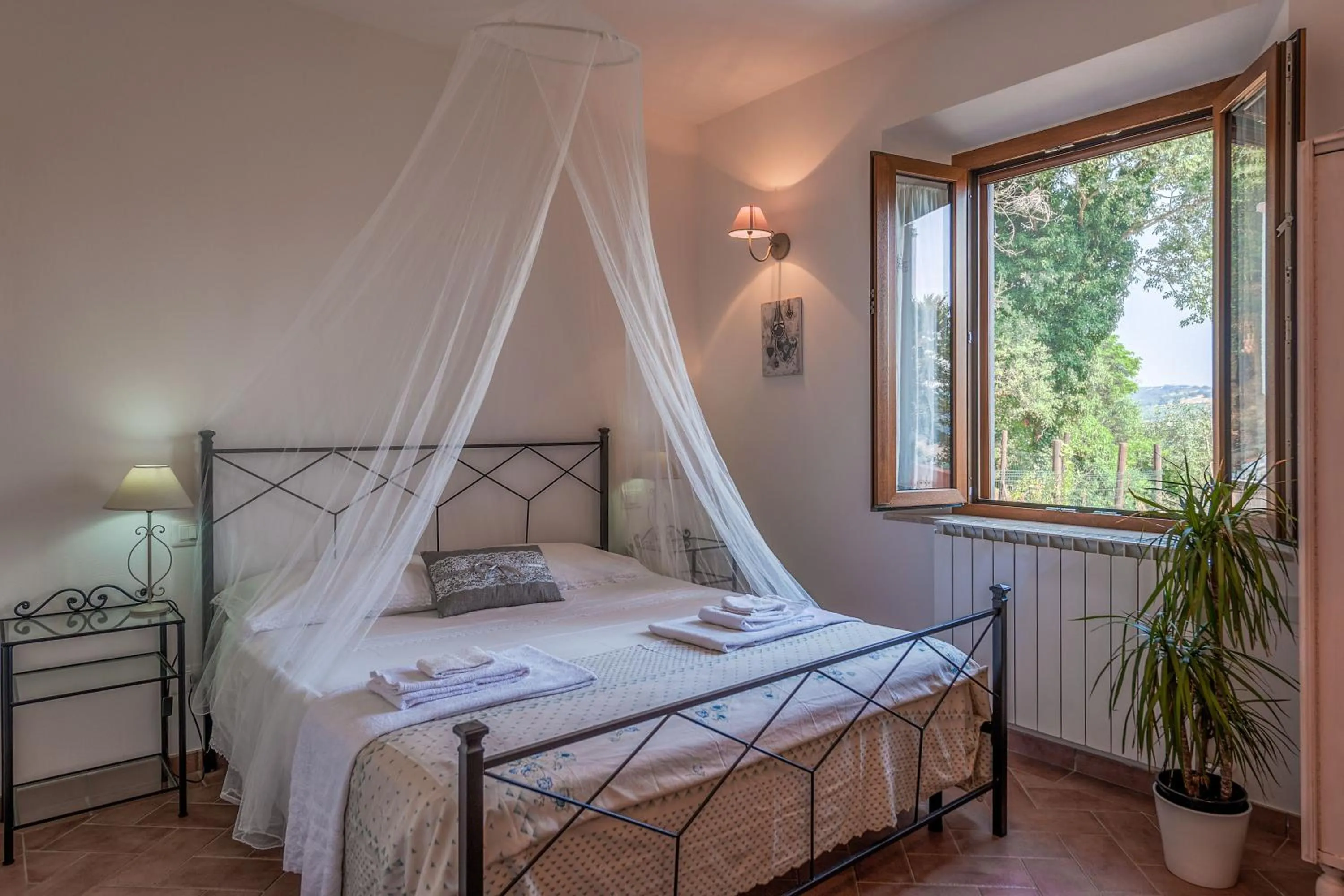 Photo of the whole room, Bed in Le Tartarughe rooms