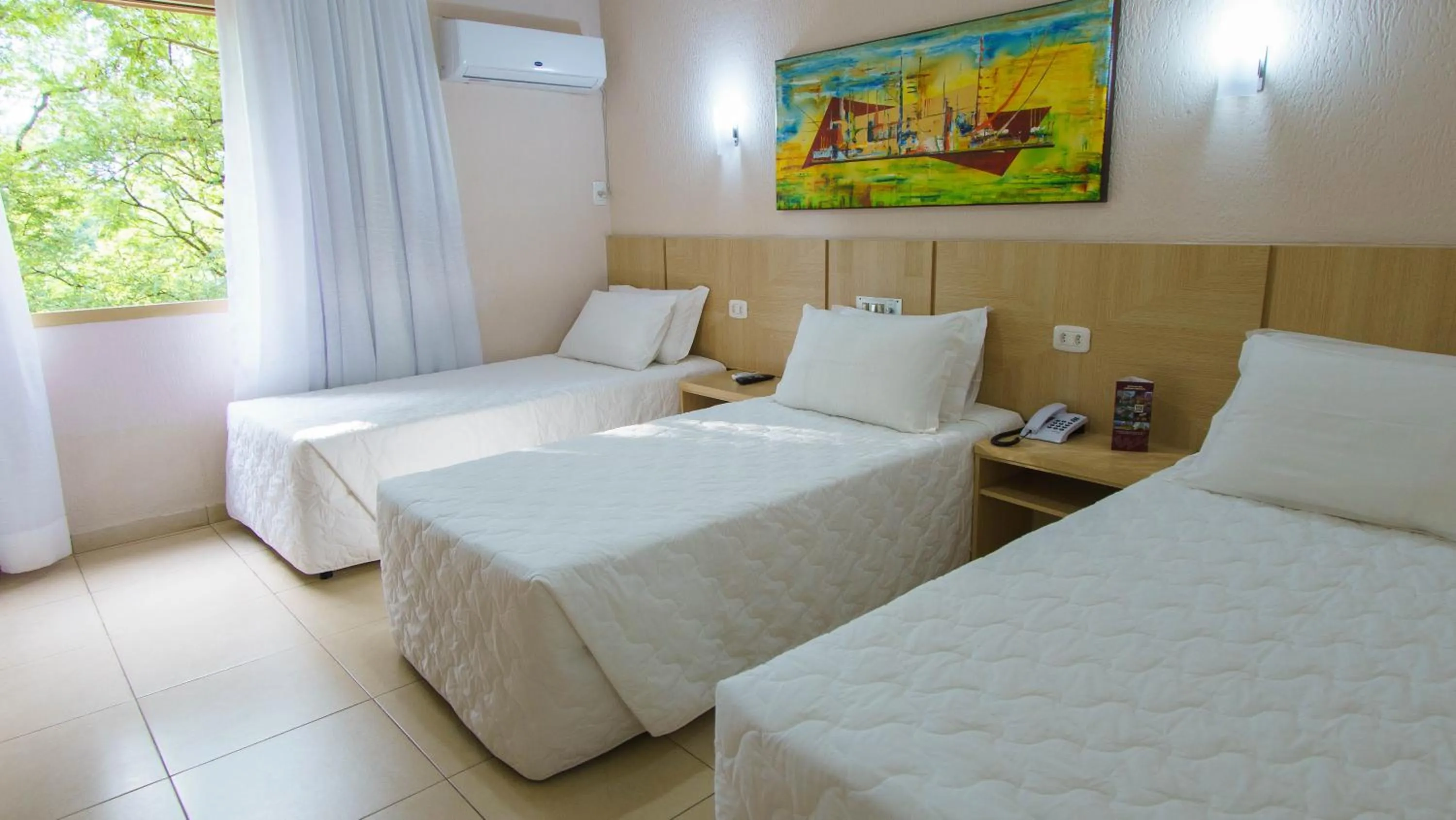 Photo of the whole room, Bed in SJ Tour - San Juan Foz do Iguaçu