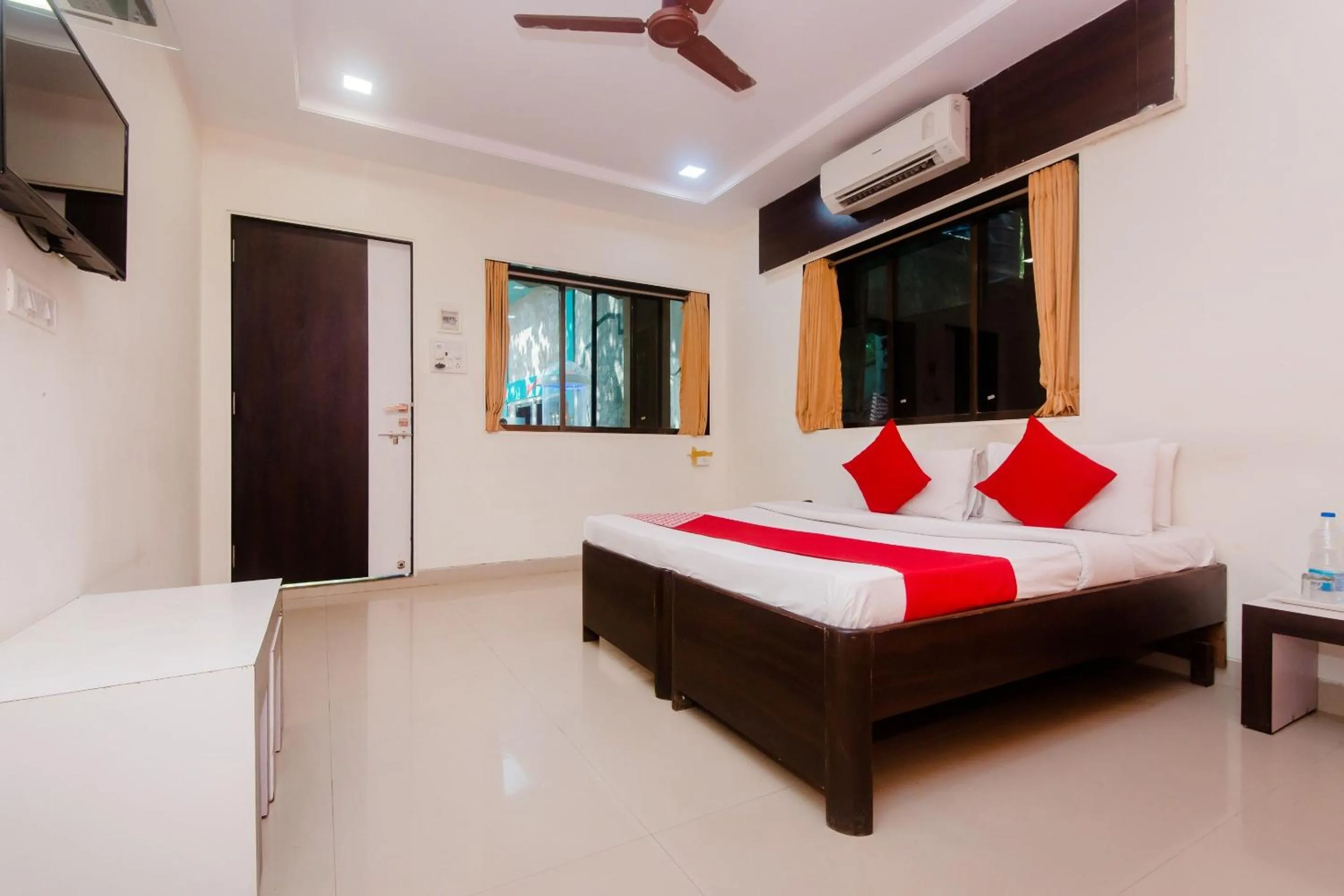 Bedroom in Hotel O Manori Resort