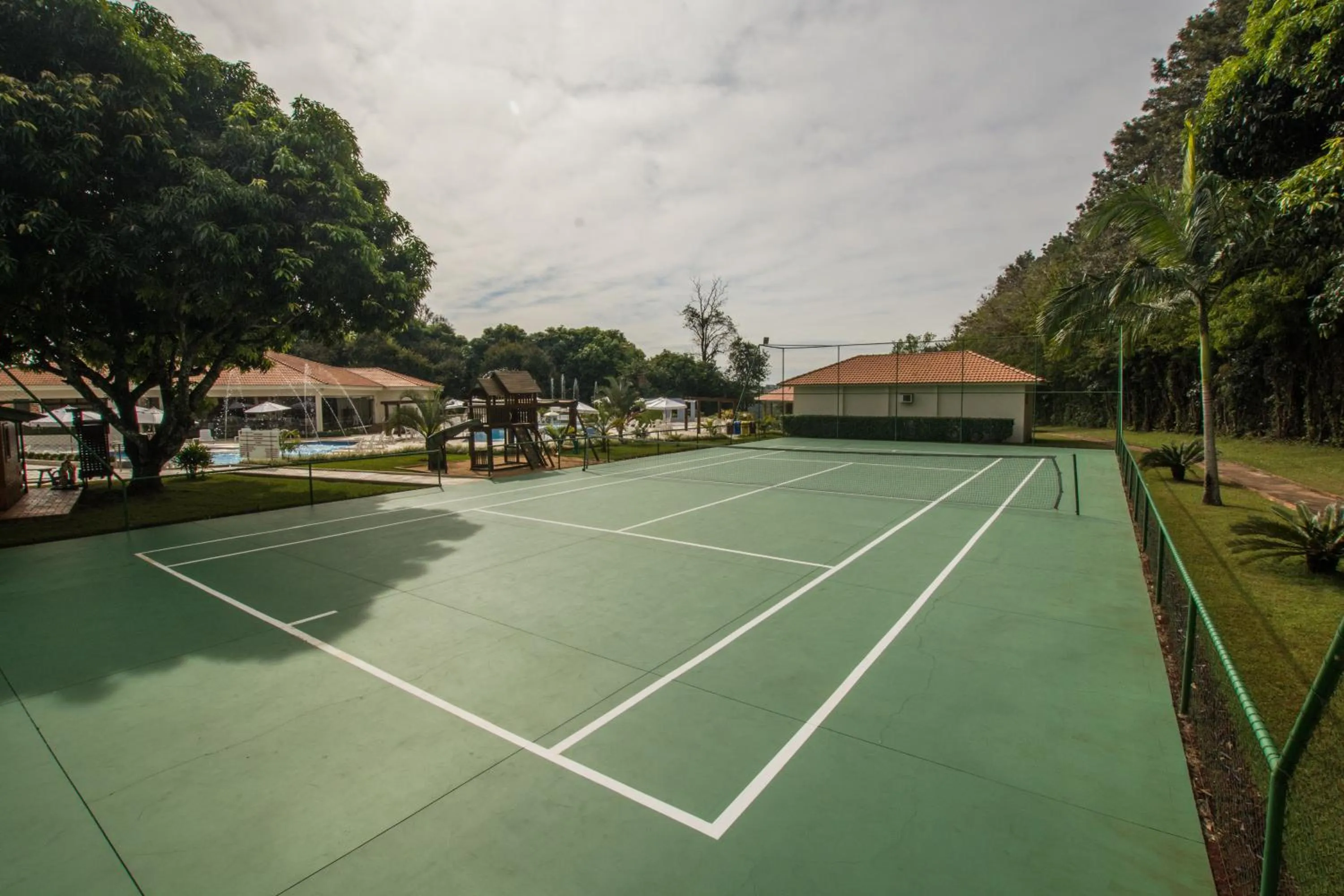 Tennis court in Complexo Eco Cataratas Resort by SJ