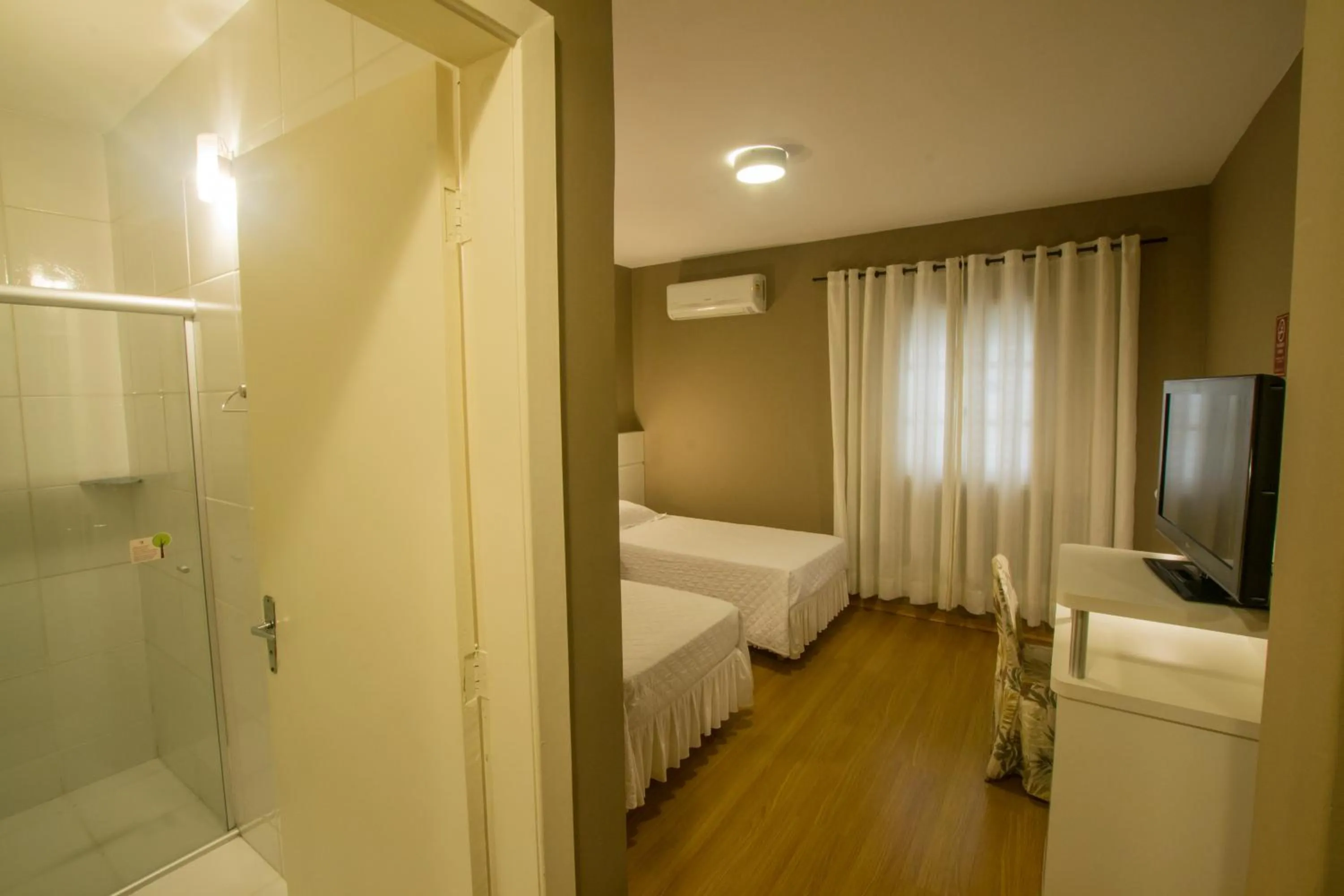 Toilet, Bed in SJ Jaguariaíva - San Juan Jaguariaíva