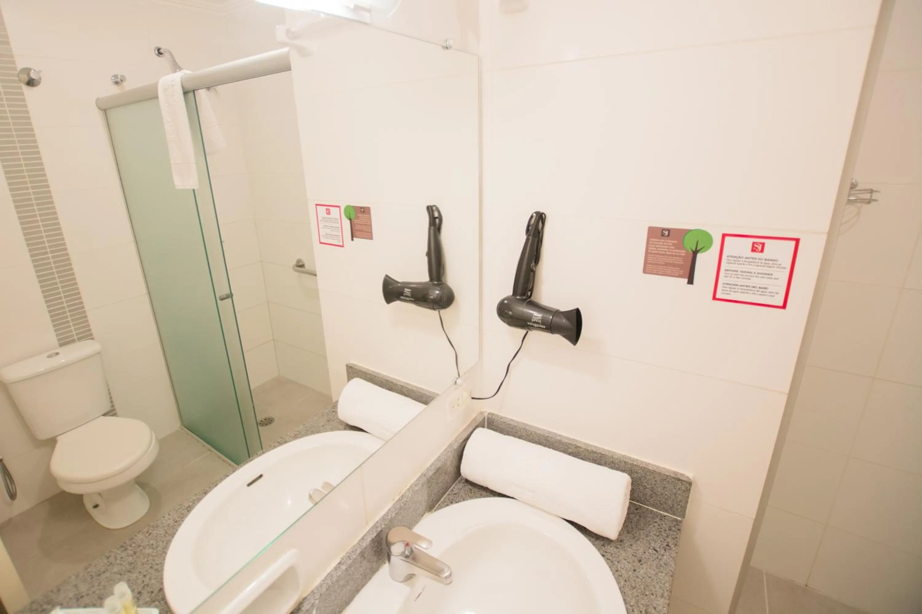 Bathroom in SJ Business - San Juan São Paulo