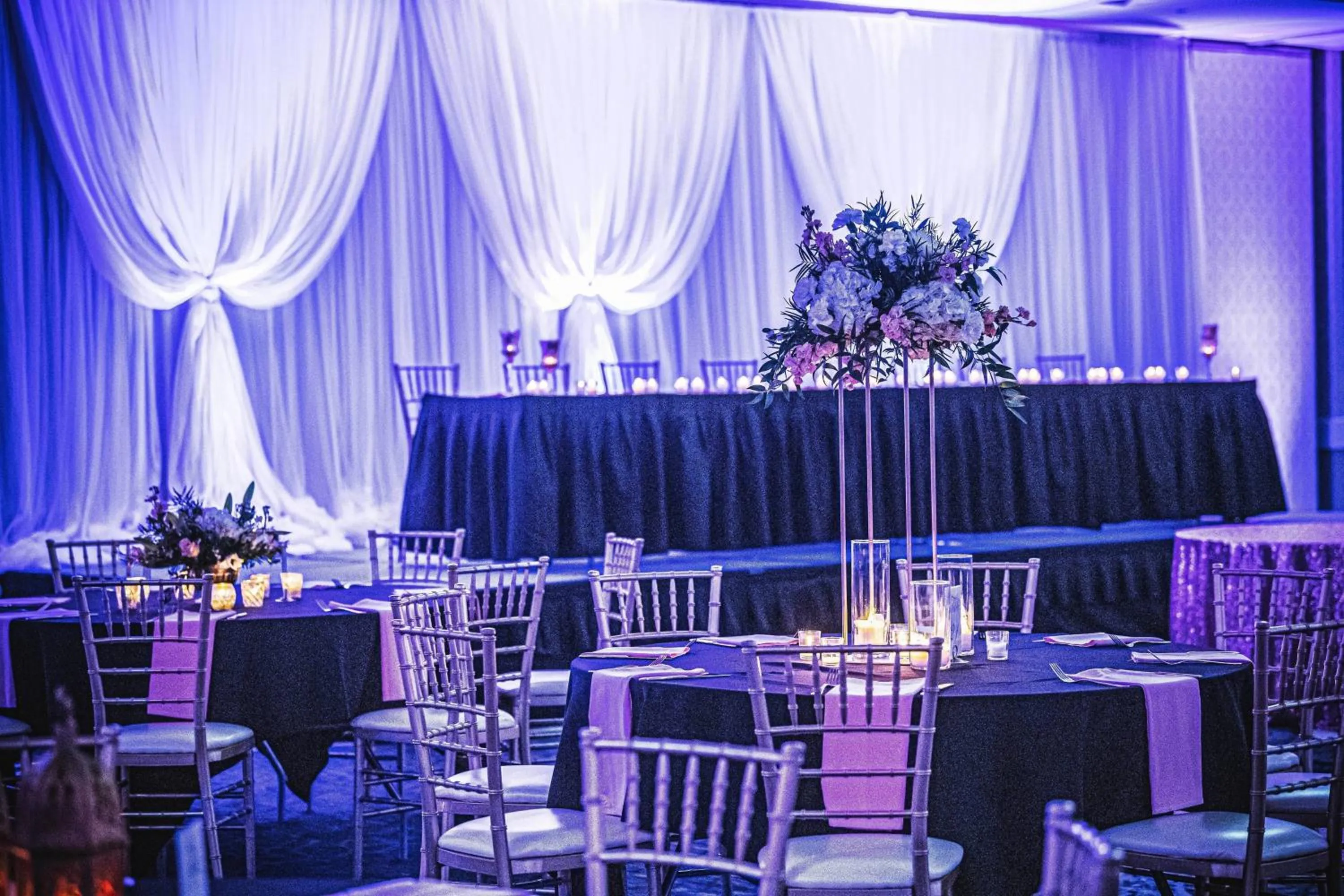 Lobby or reception in Delta Hotels by Marriott Cincinnati Sharonville