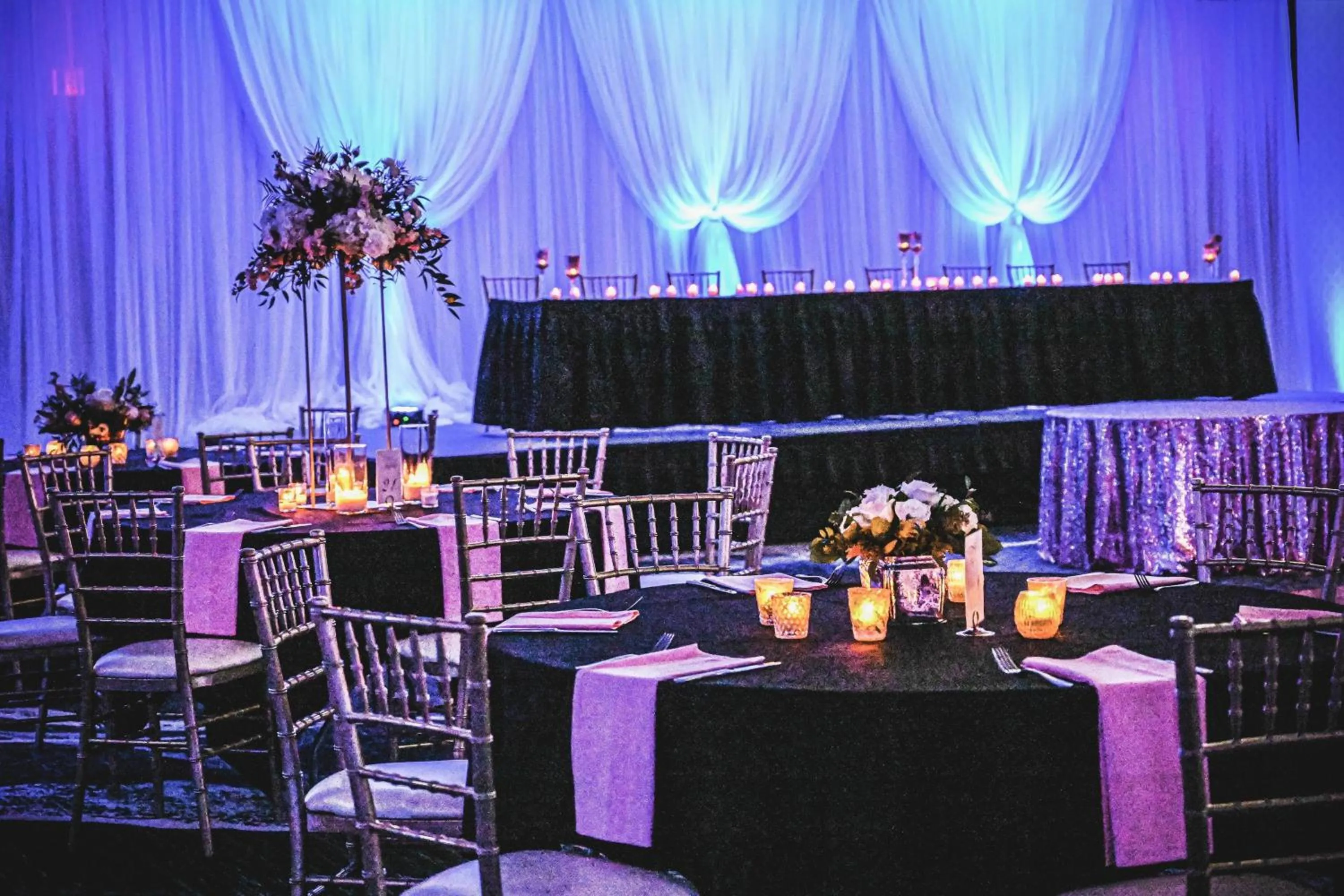 Lobby or reception in Delta Hotels by Marriott Cincinnati Sharonville