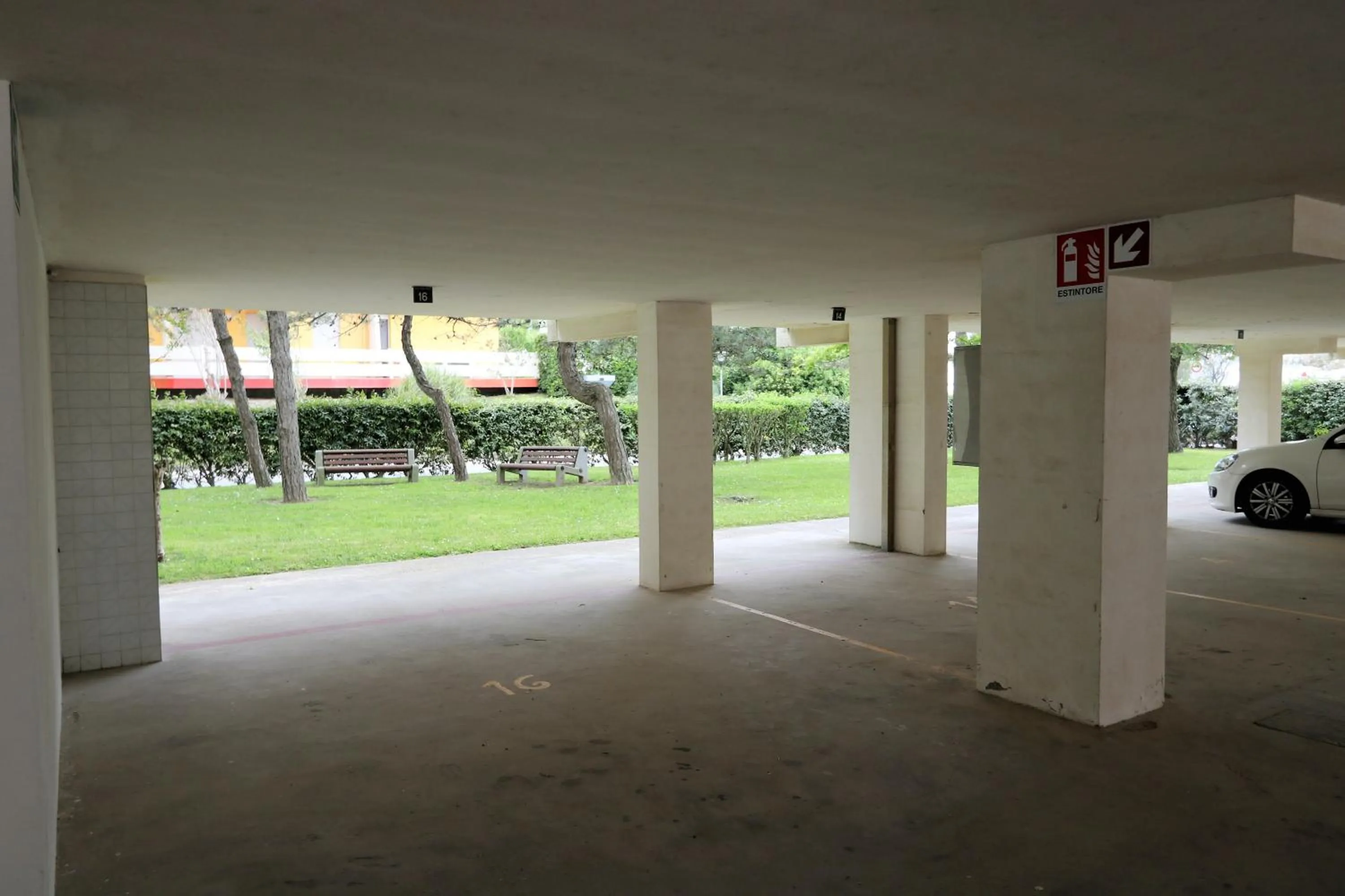 Parking in Appartamenti Marina Grande