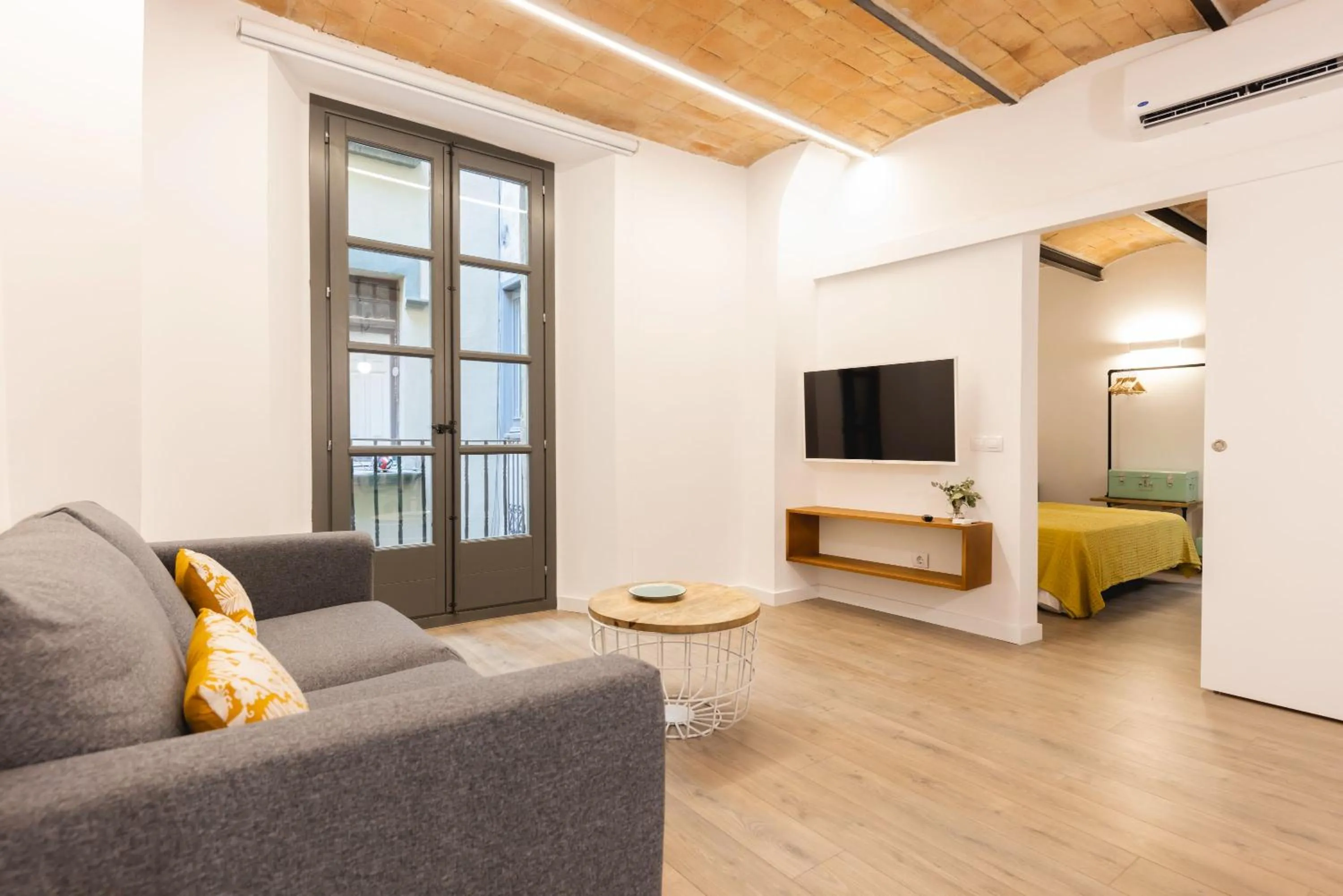 Living room, Bed in Bravissimo Cort Reial Entresol A