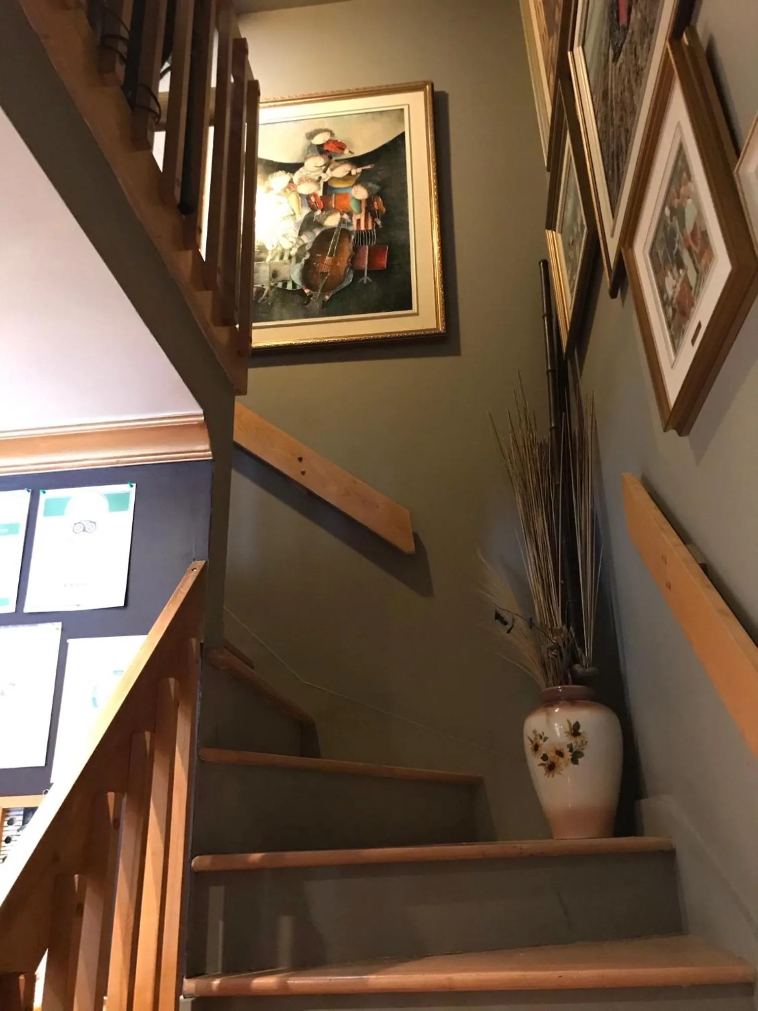 Repos & Manna Downtown Montréal