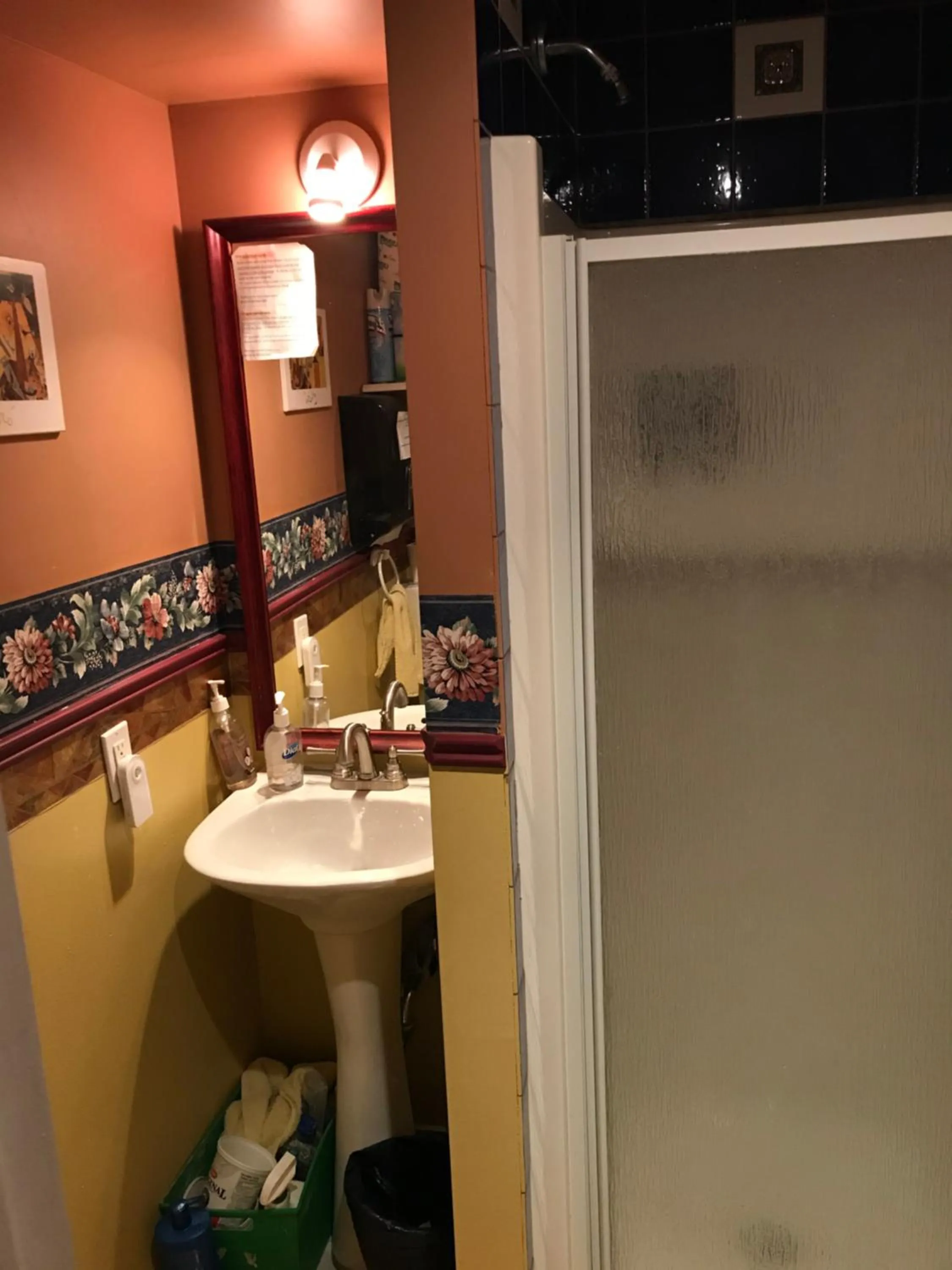 Bathroom in Repos & Manna Downtown Montréal