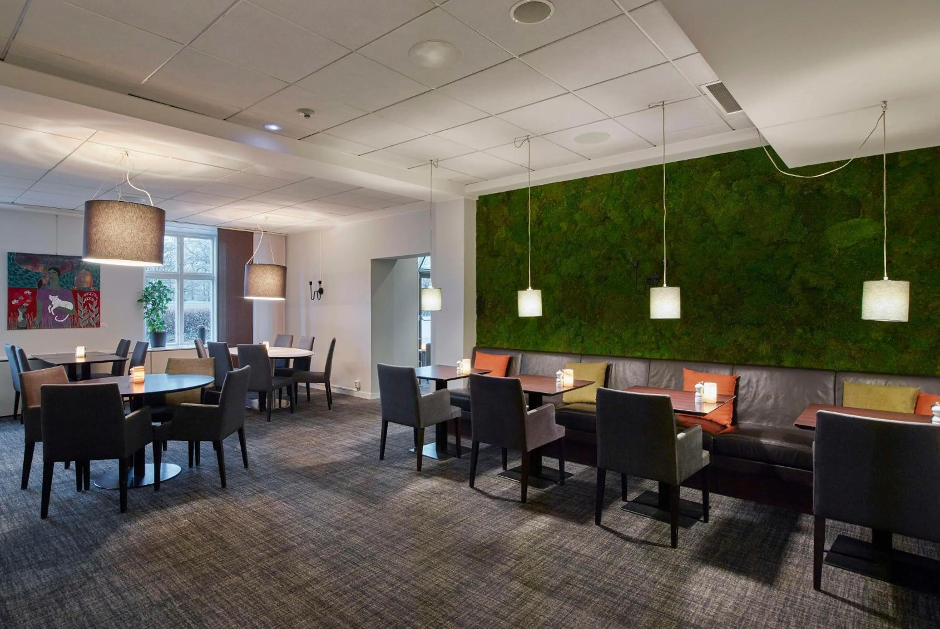 Restaurant/places to eat in Scandic Hallandia