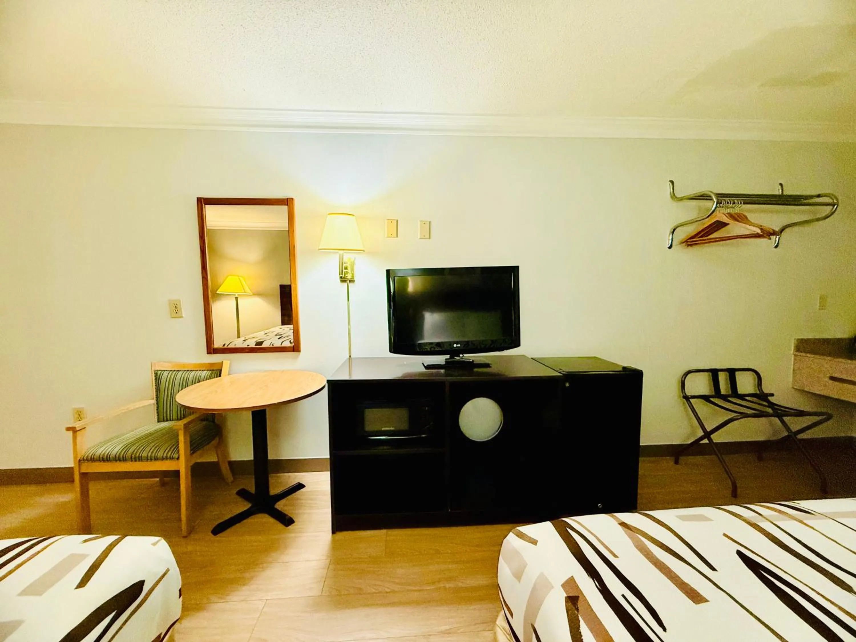 Bed in Sunset Inn - Augusta