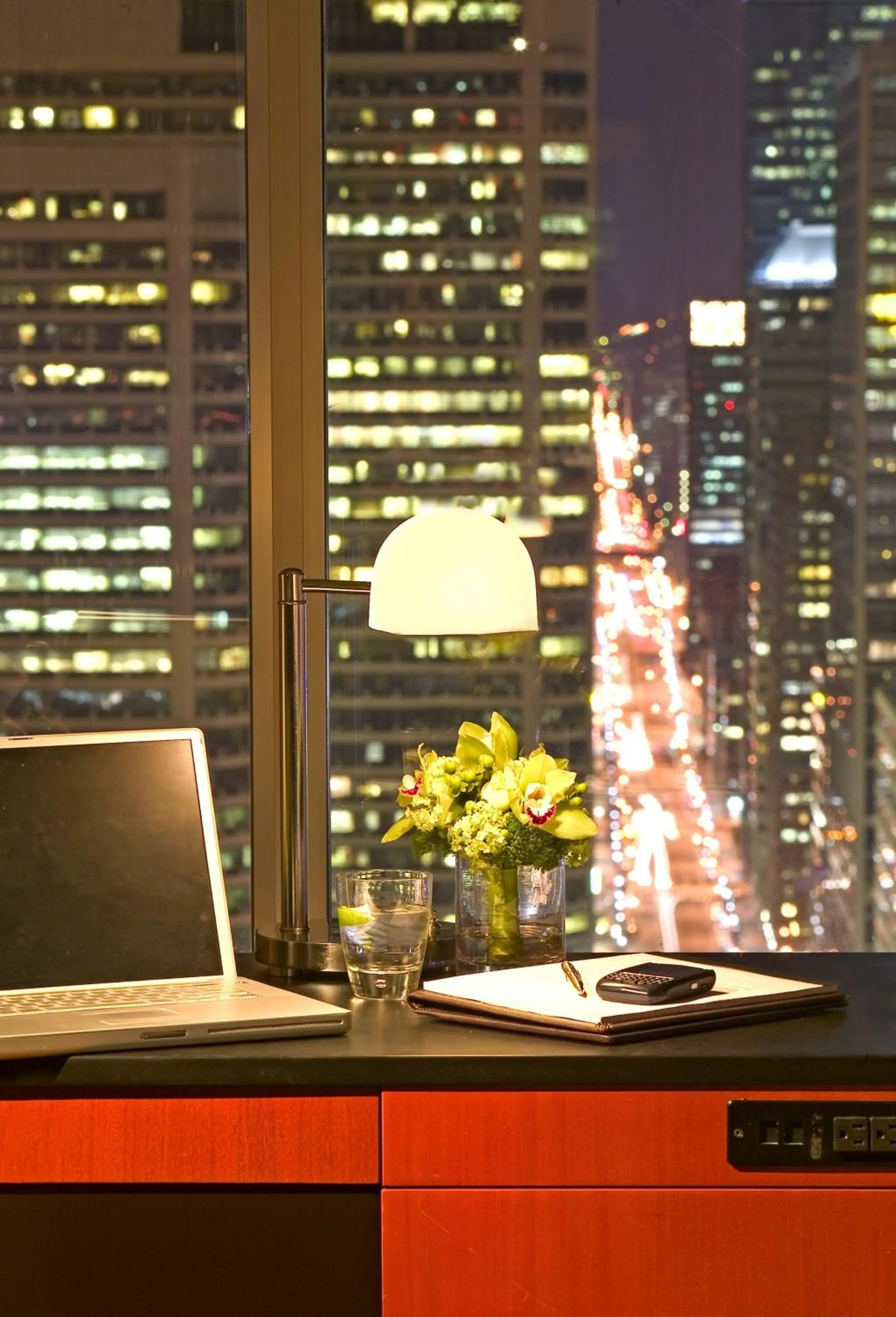 Photo of the whole room in Loews Philadelphia Hotel