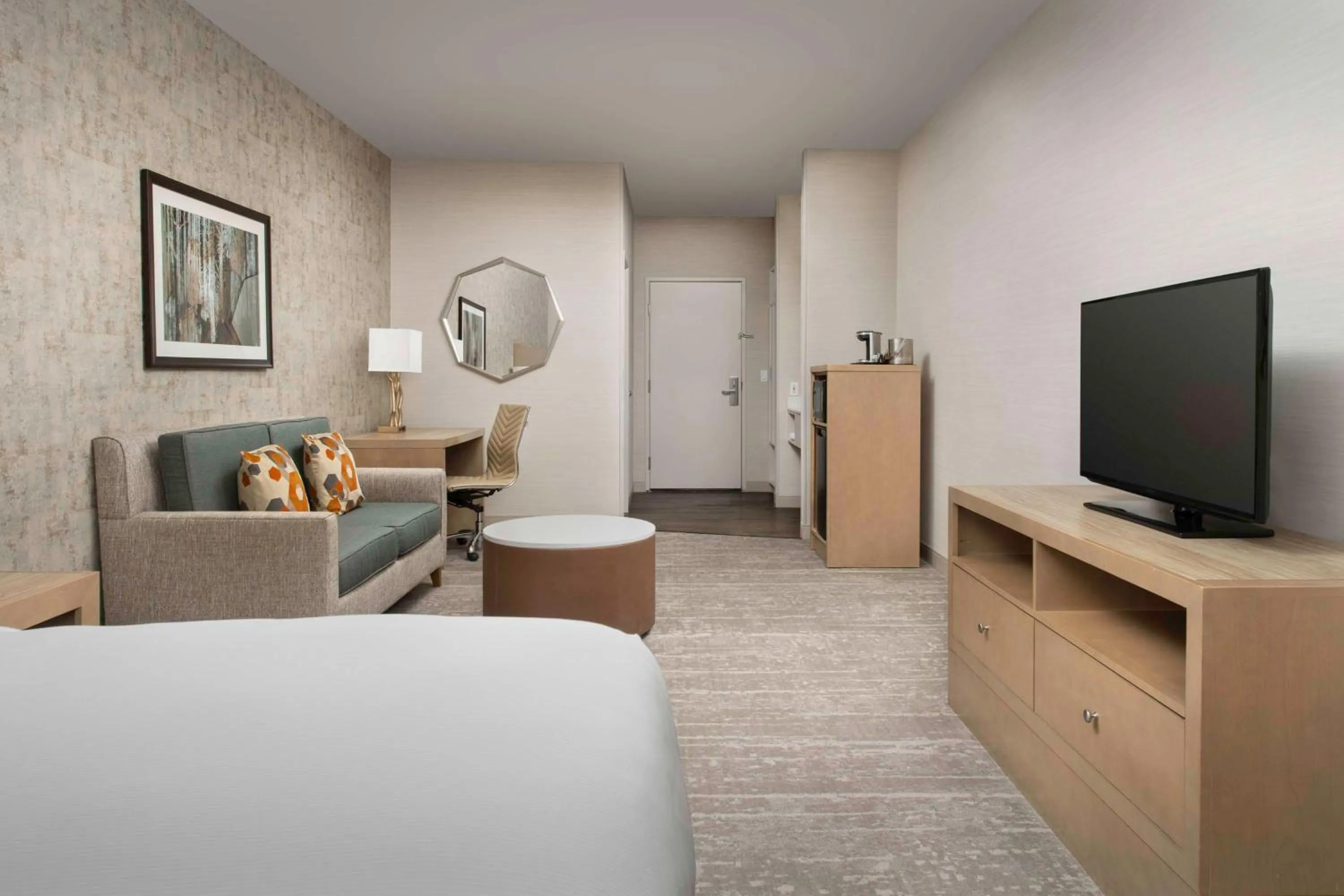 Bedroom, Bed in DoubleTree by Hilton North Salem