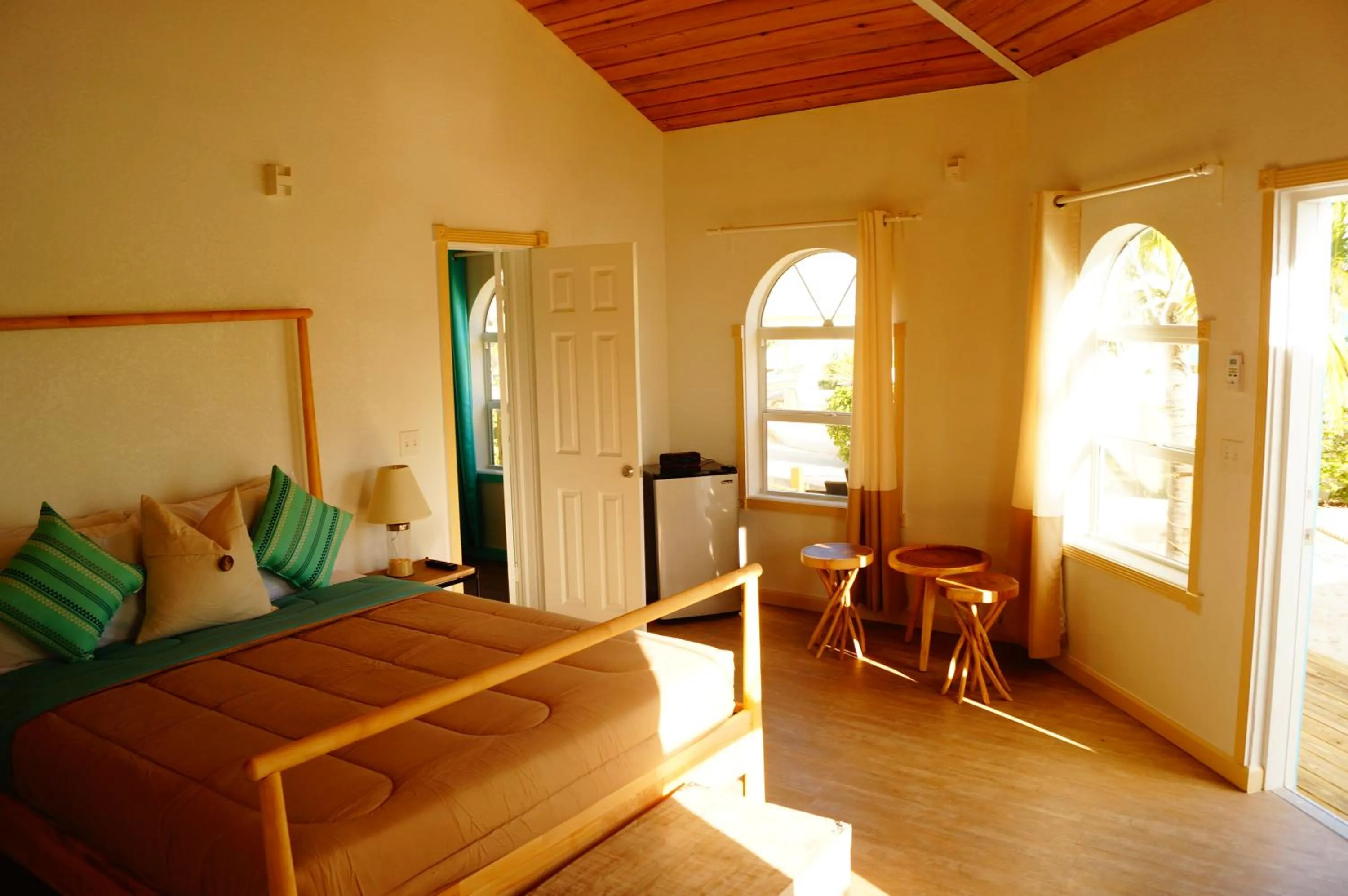 Bedroom, Bed in Paradise Bay Bahamas
