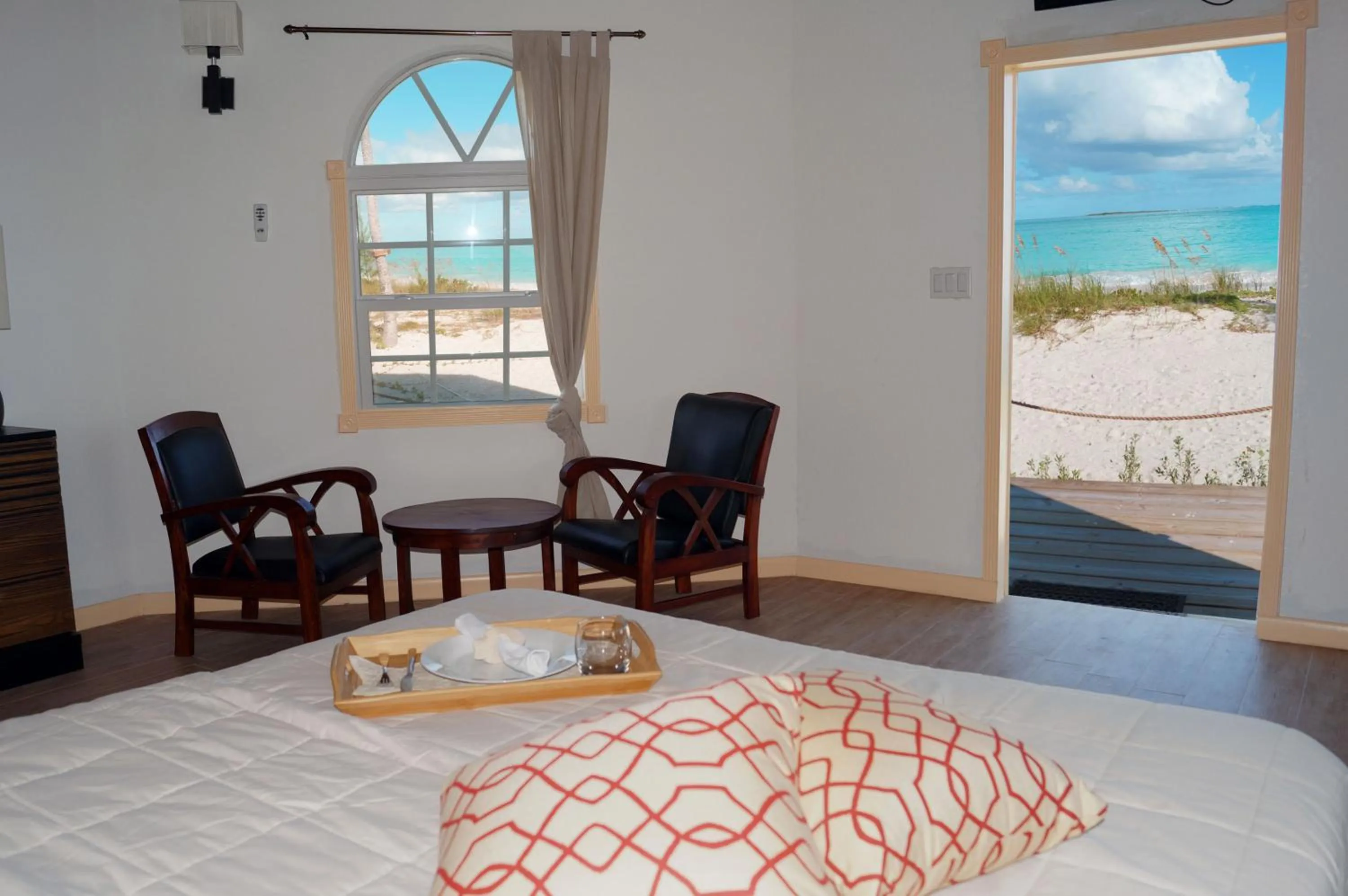 Photo of the whole room, Bed in Paradise Bay Bahamas