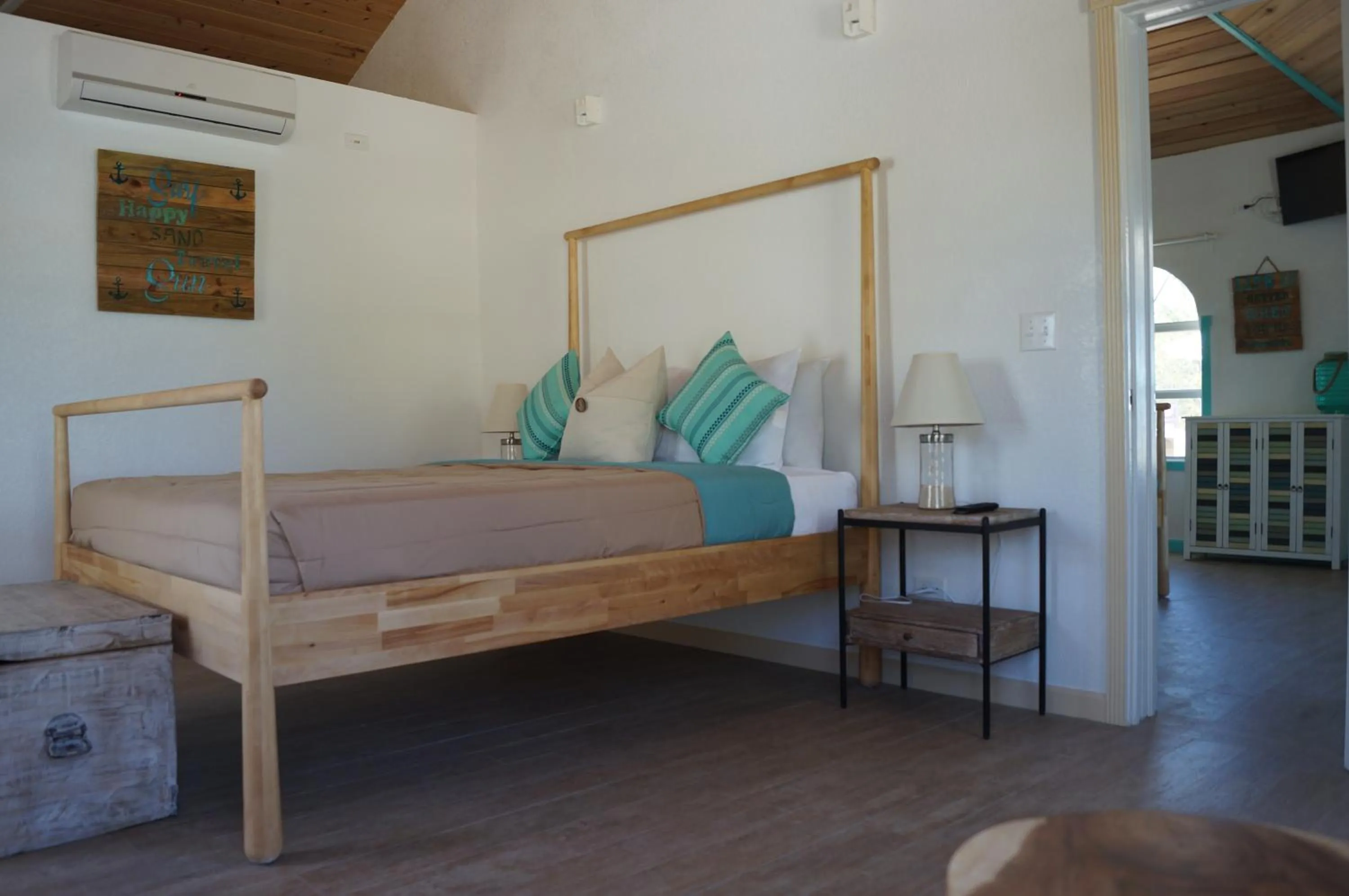 Bedroom, Bed in Paradise Bay Bahamas