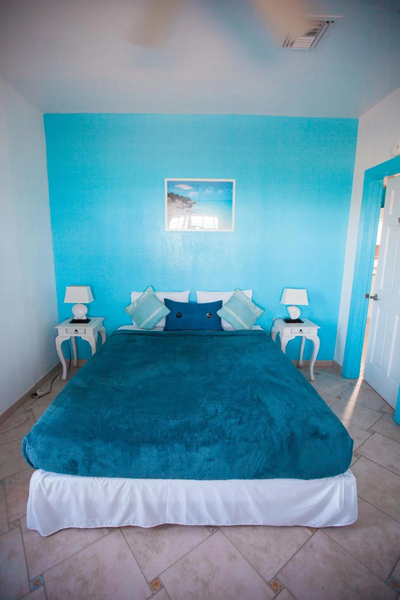 Bedroom, Bed in Paradise Bay Bahamas