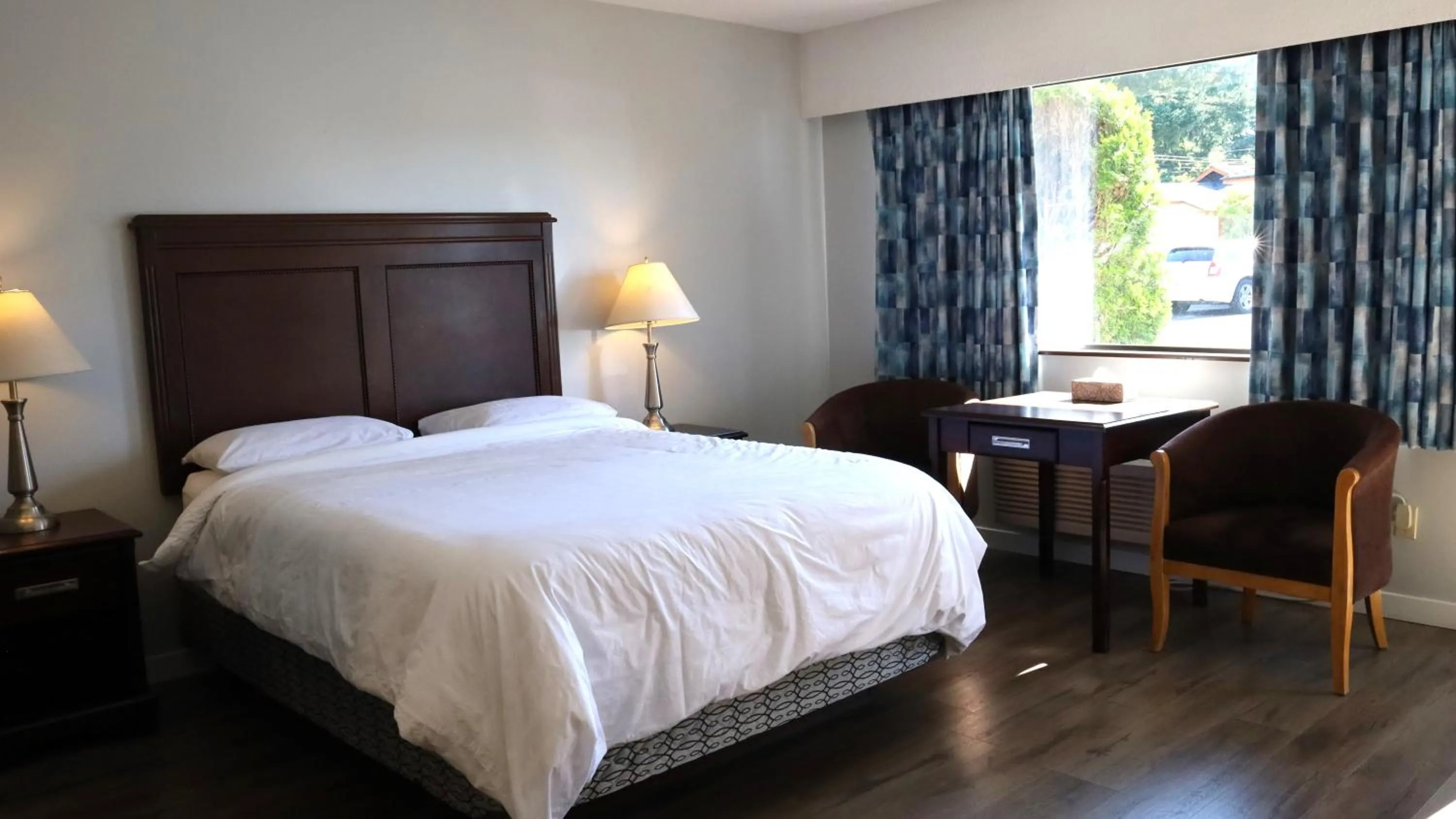 Bed in Skylite Motel