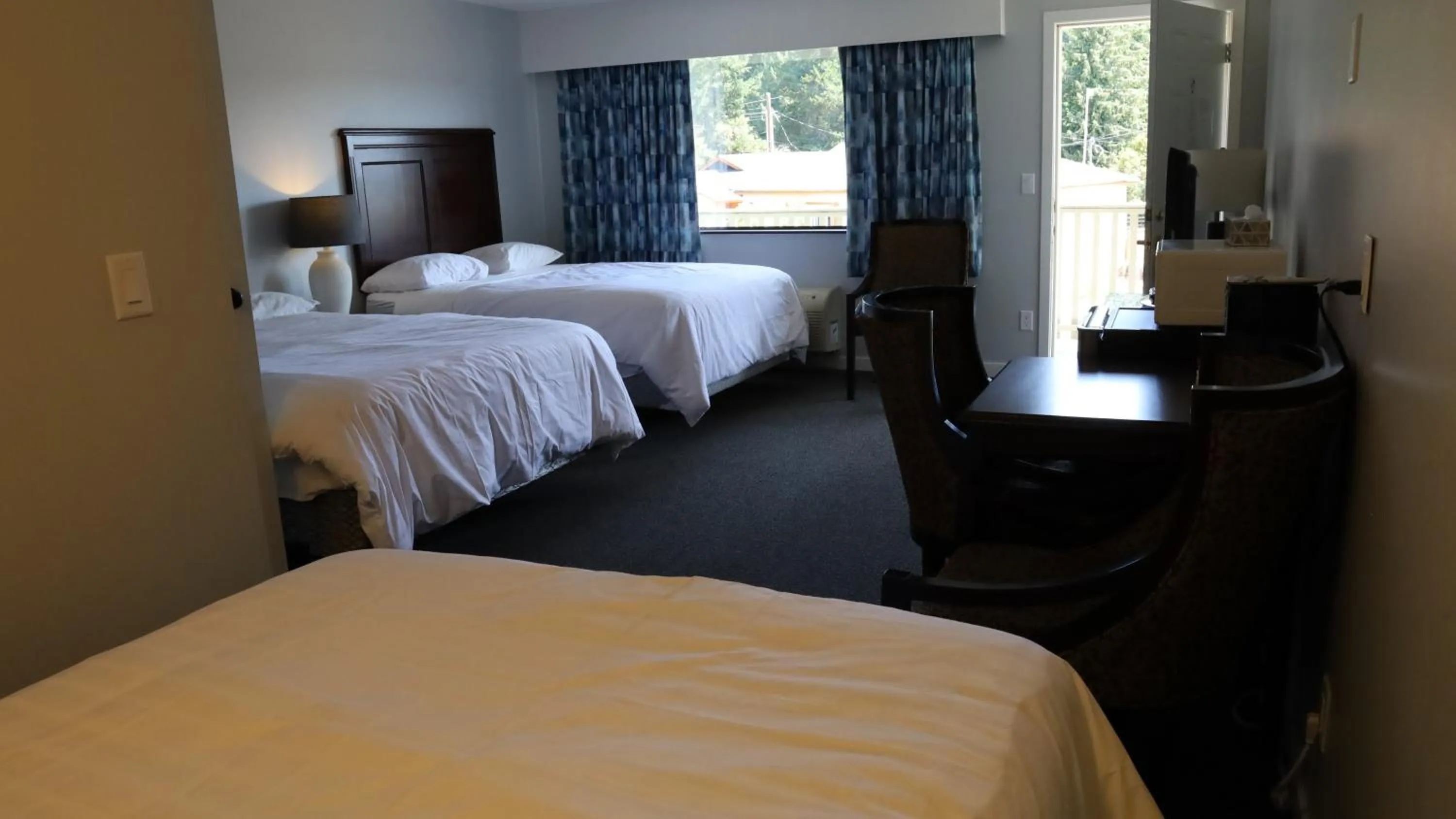 Bed in Skylite Motel