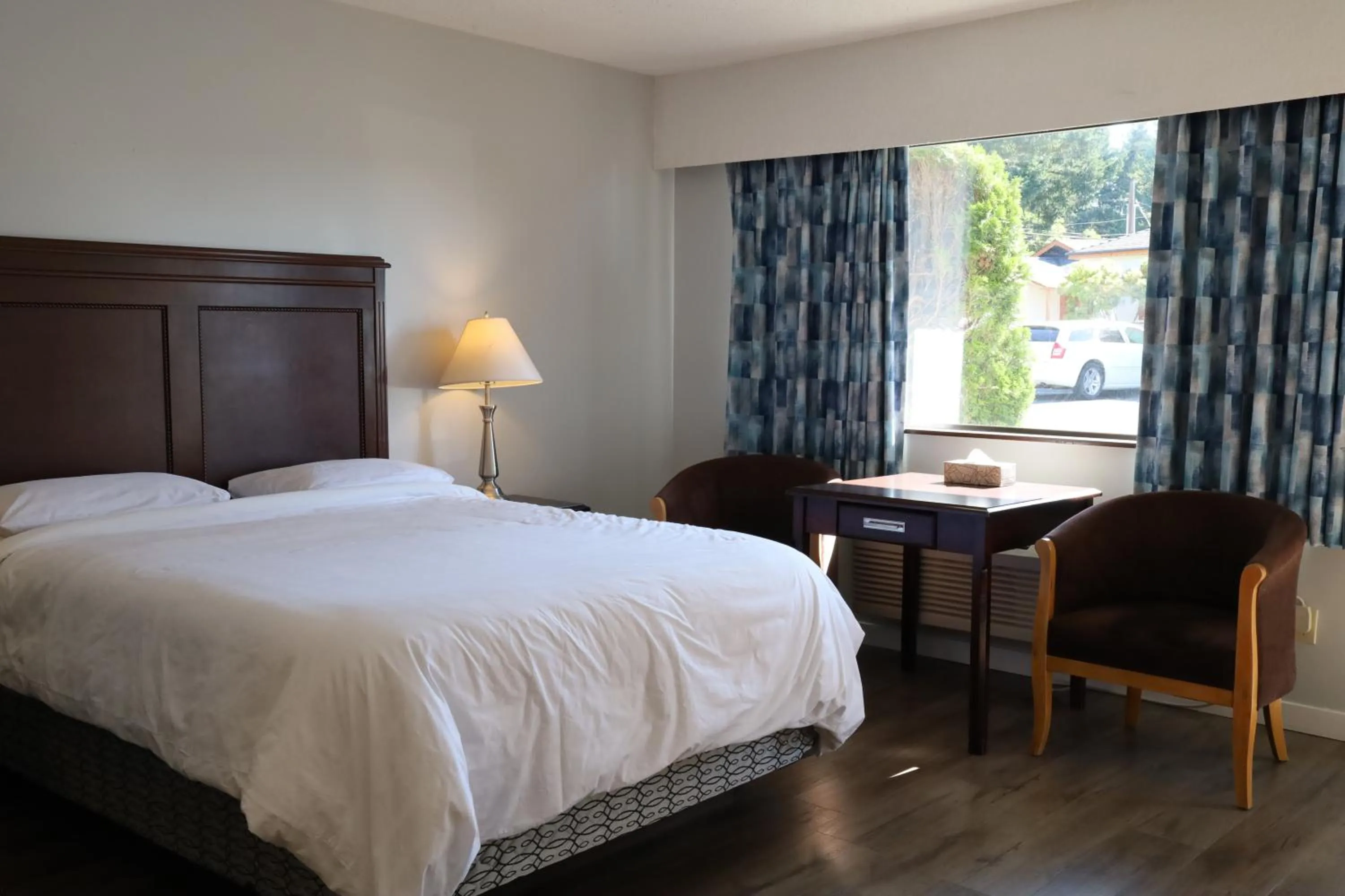 Bed in Skylite Motel