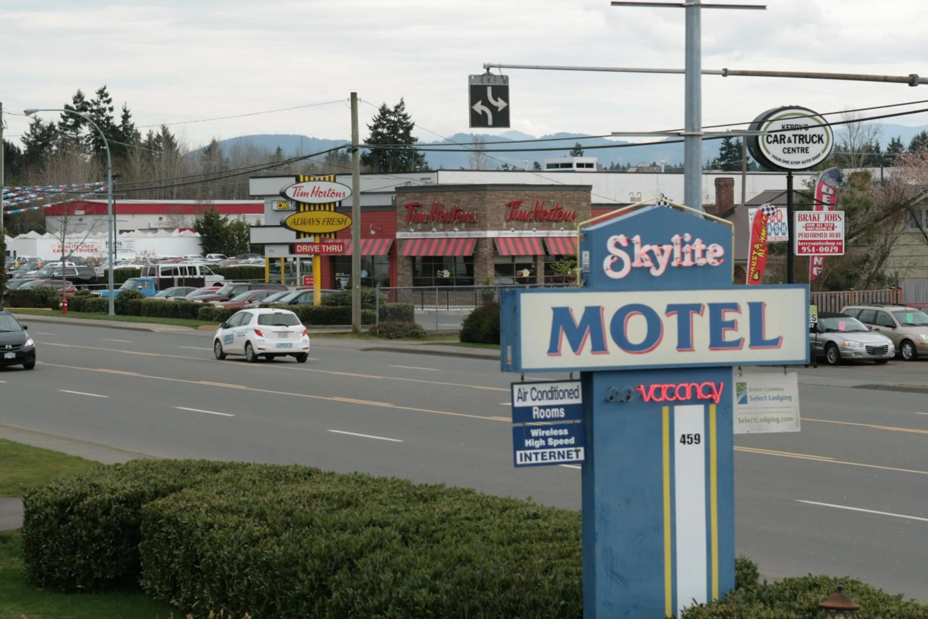 Day in Skylite Motel