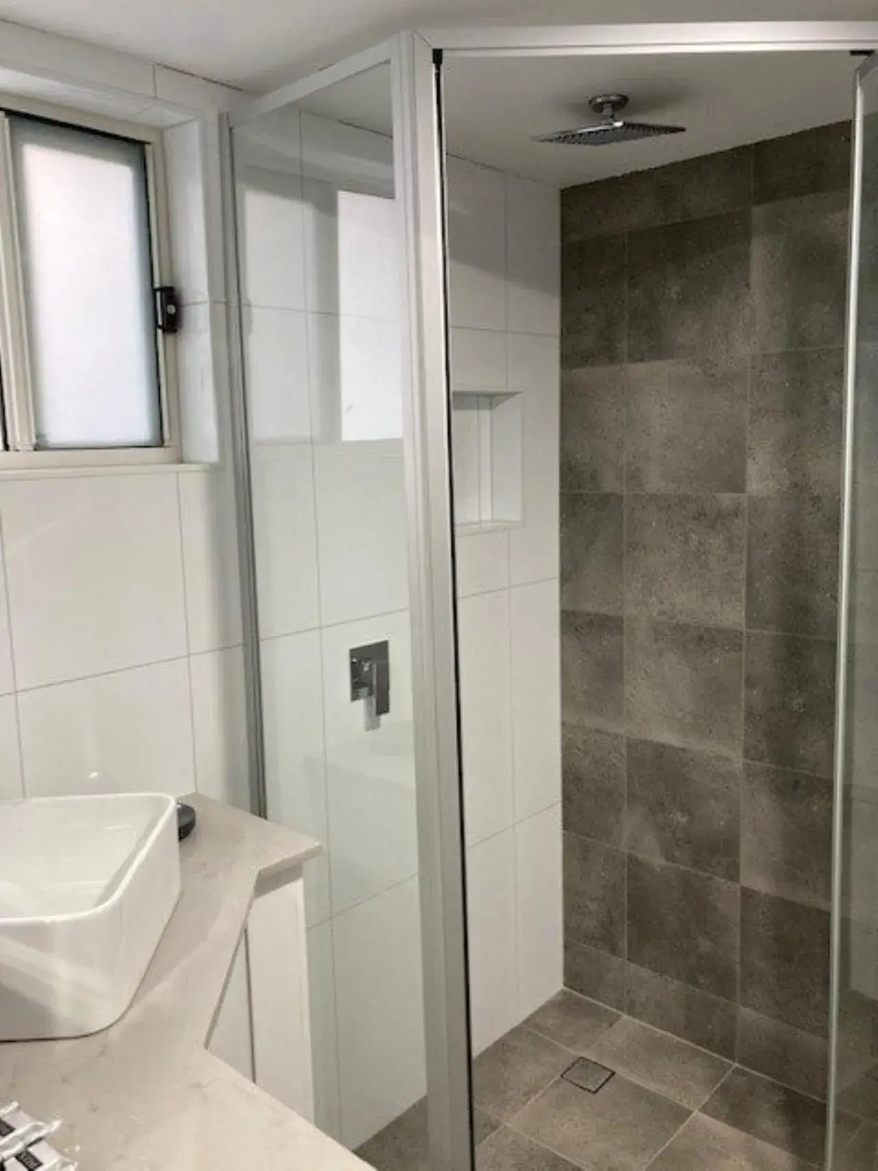 Deluxe Queen Room in Fountain View Motel Deluxe Queen Room in Fountain View Motel