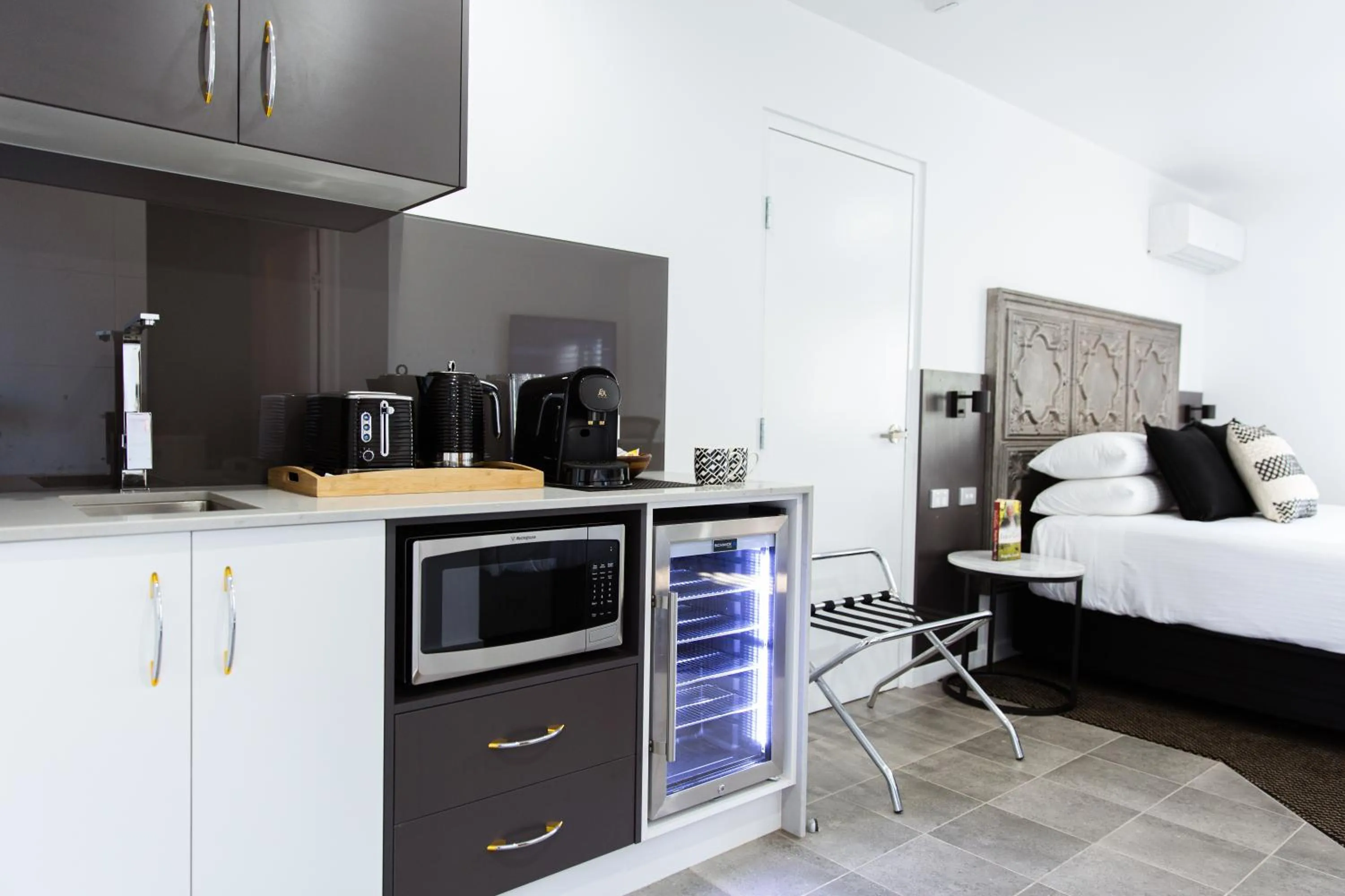 Bed in Fountain View Motel