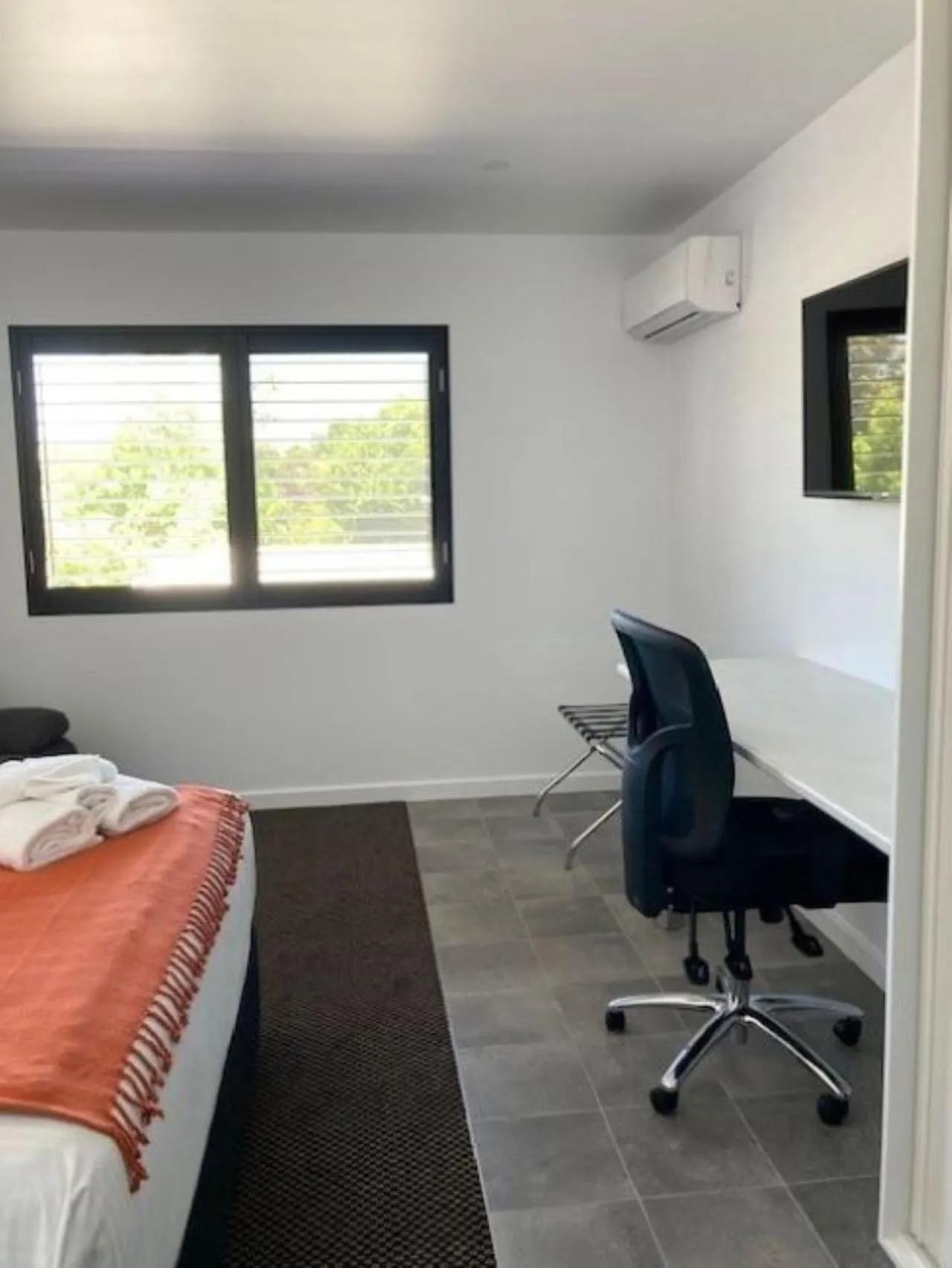 Bed in Fountain View Motel