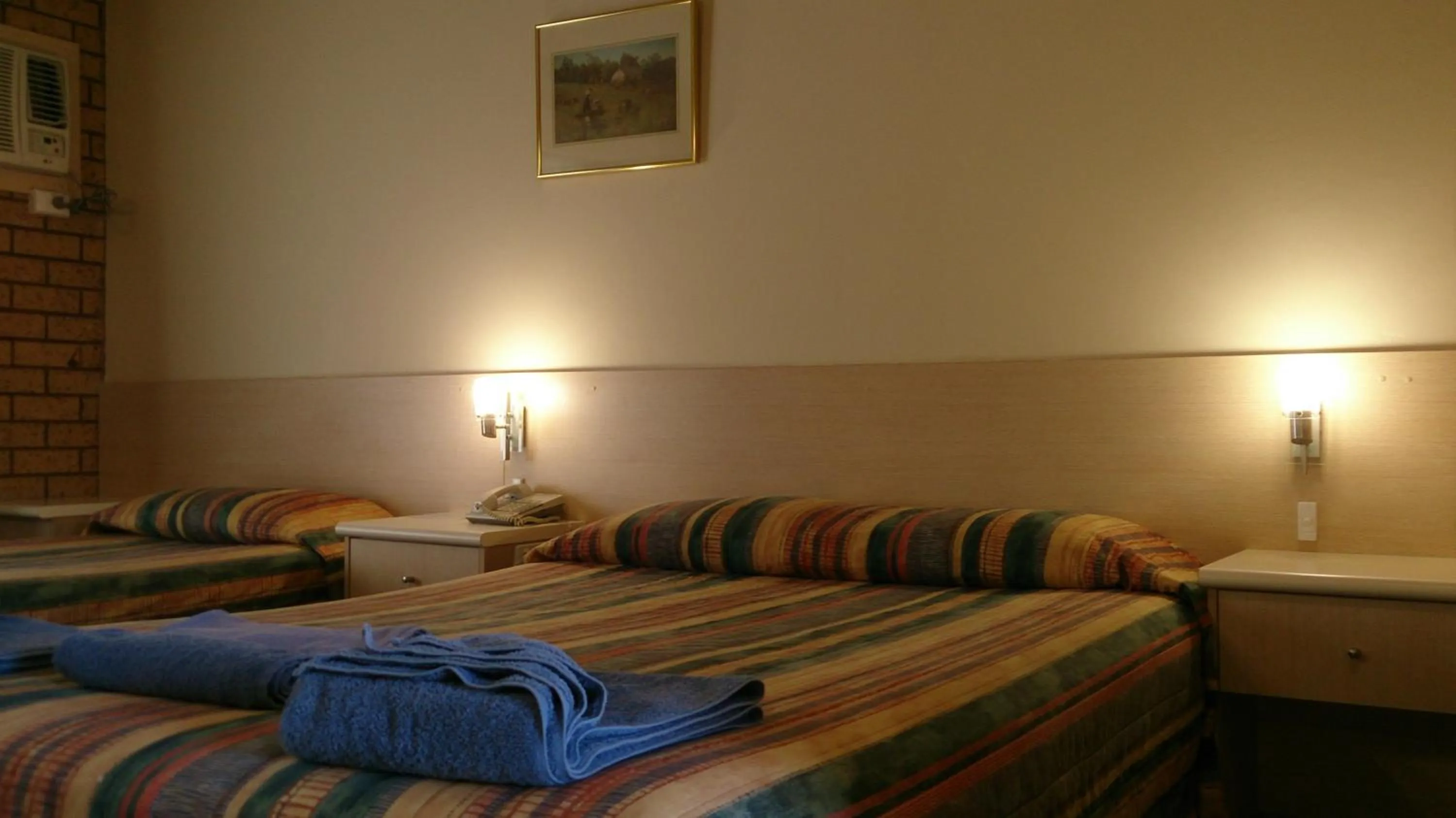 Bed in Fountain View Motel