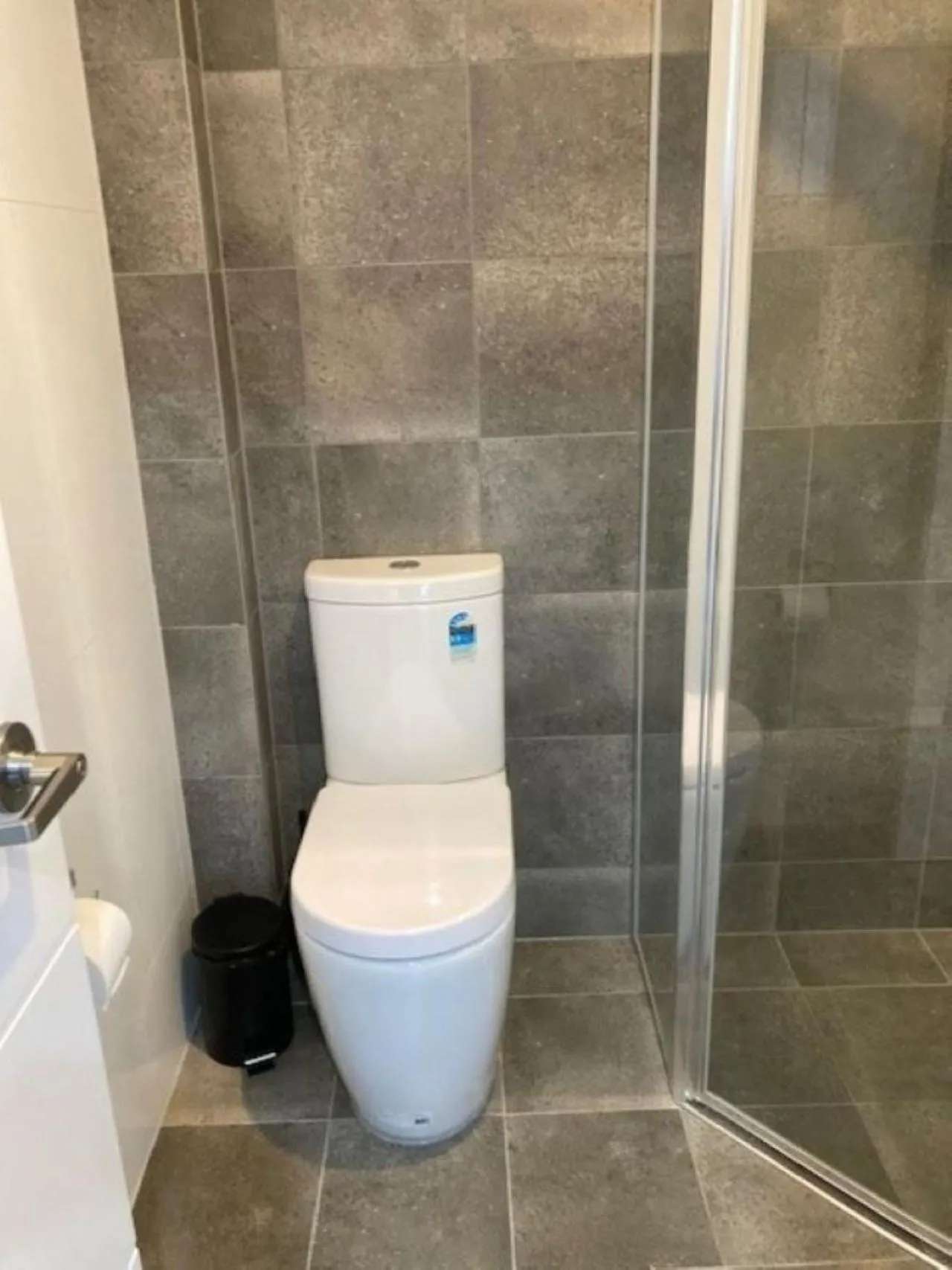 Shower in Fountain View Motel