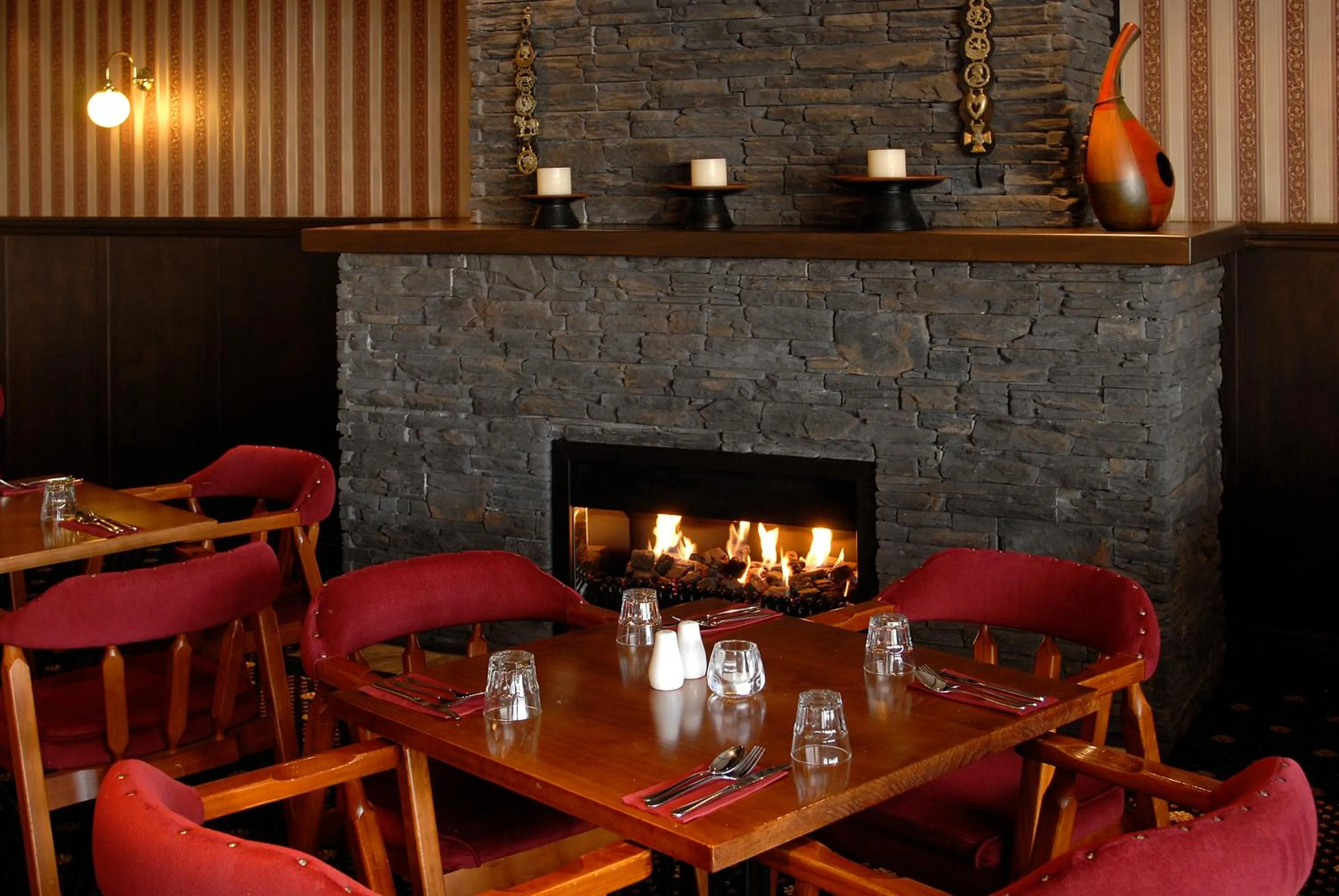 Restaurant/places to eat in Horse and Jockey Inn