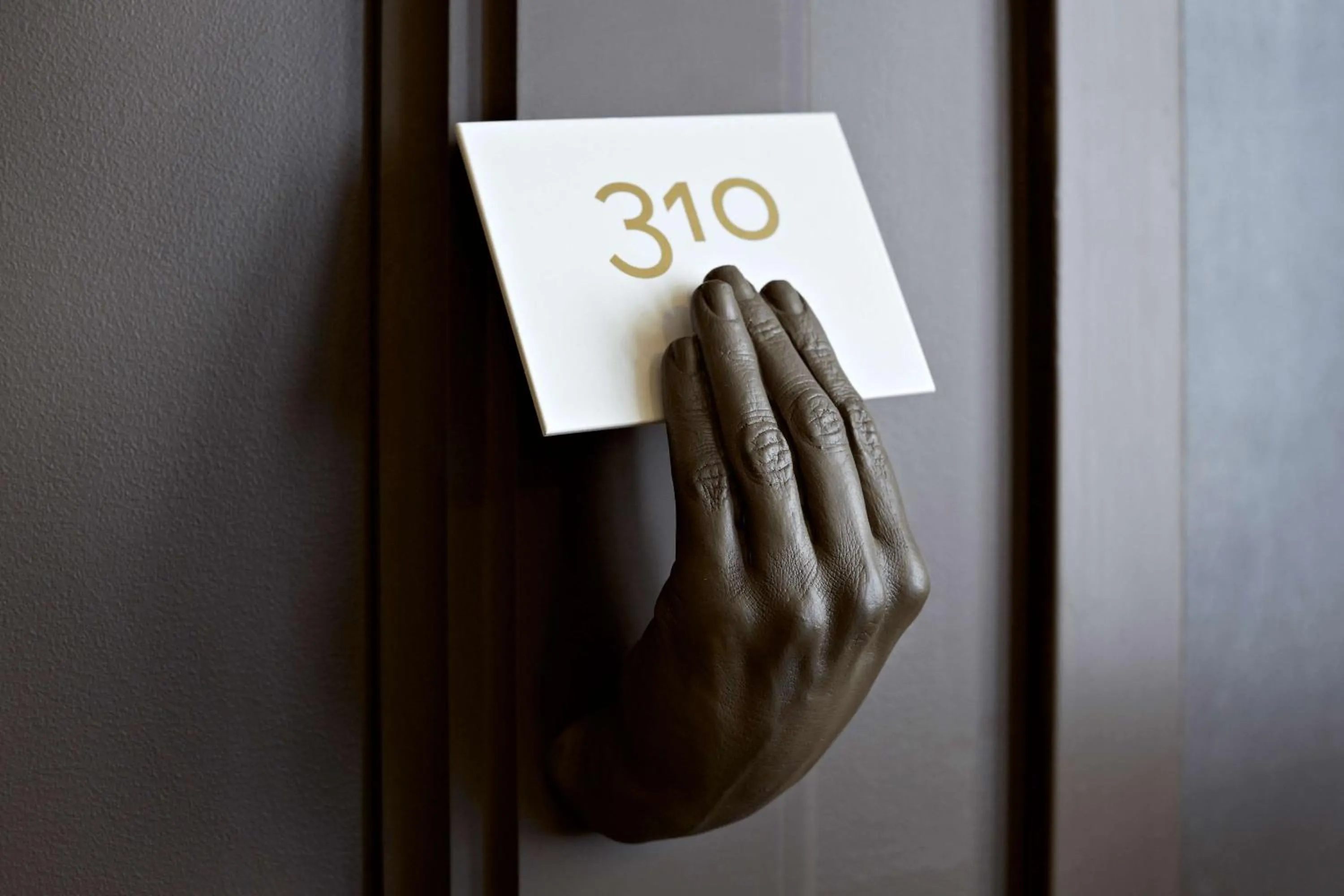 Photo of the whole room in QT Sydney