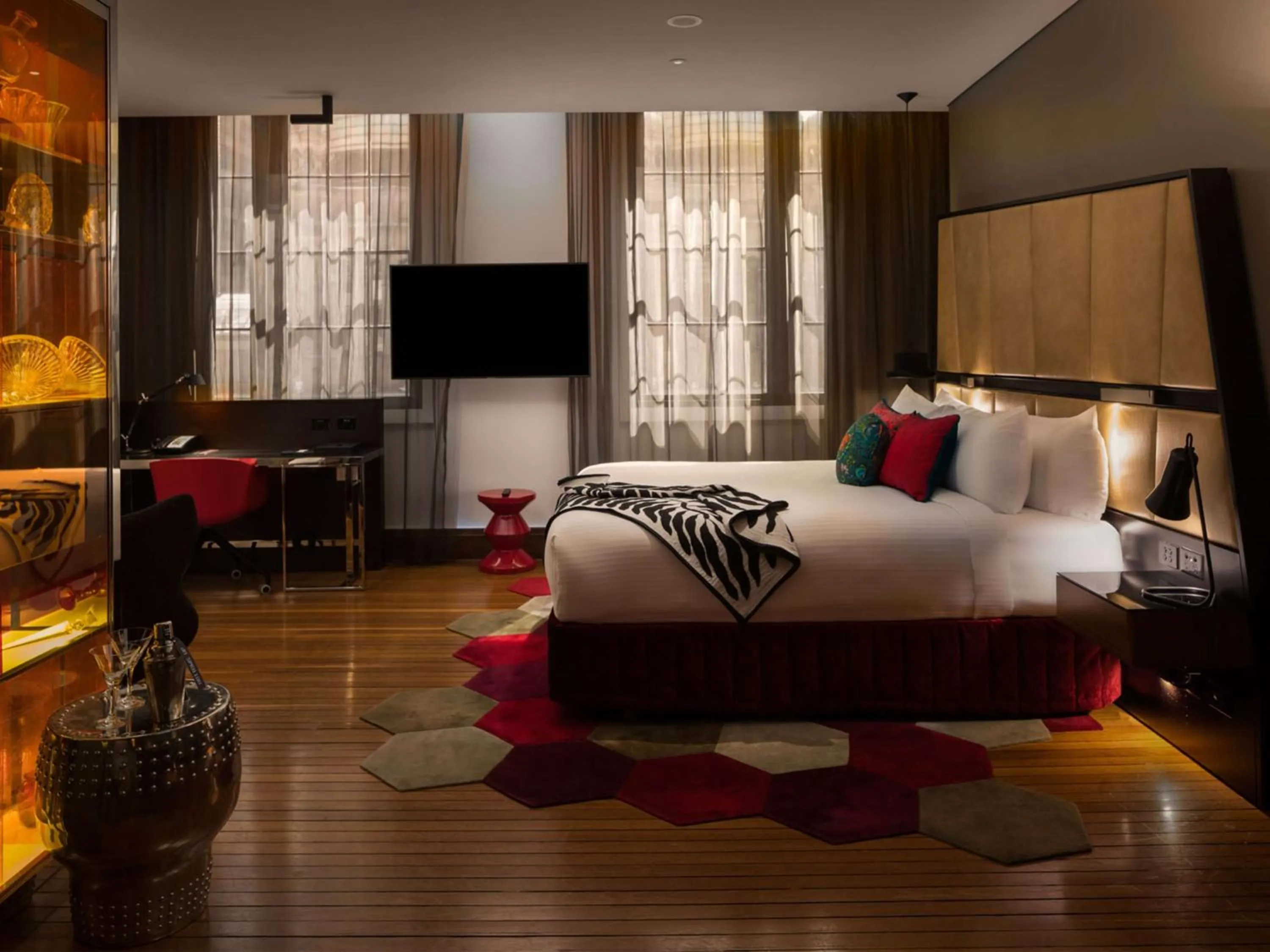 Photo of the whole room, Bed in QT Sydney