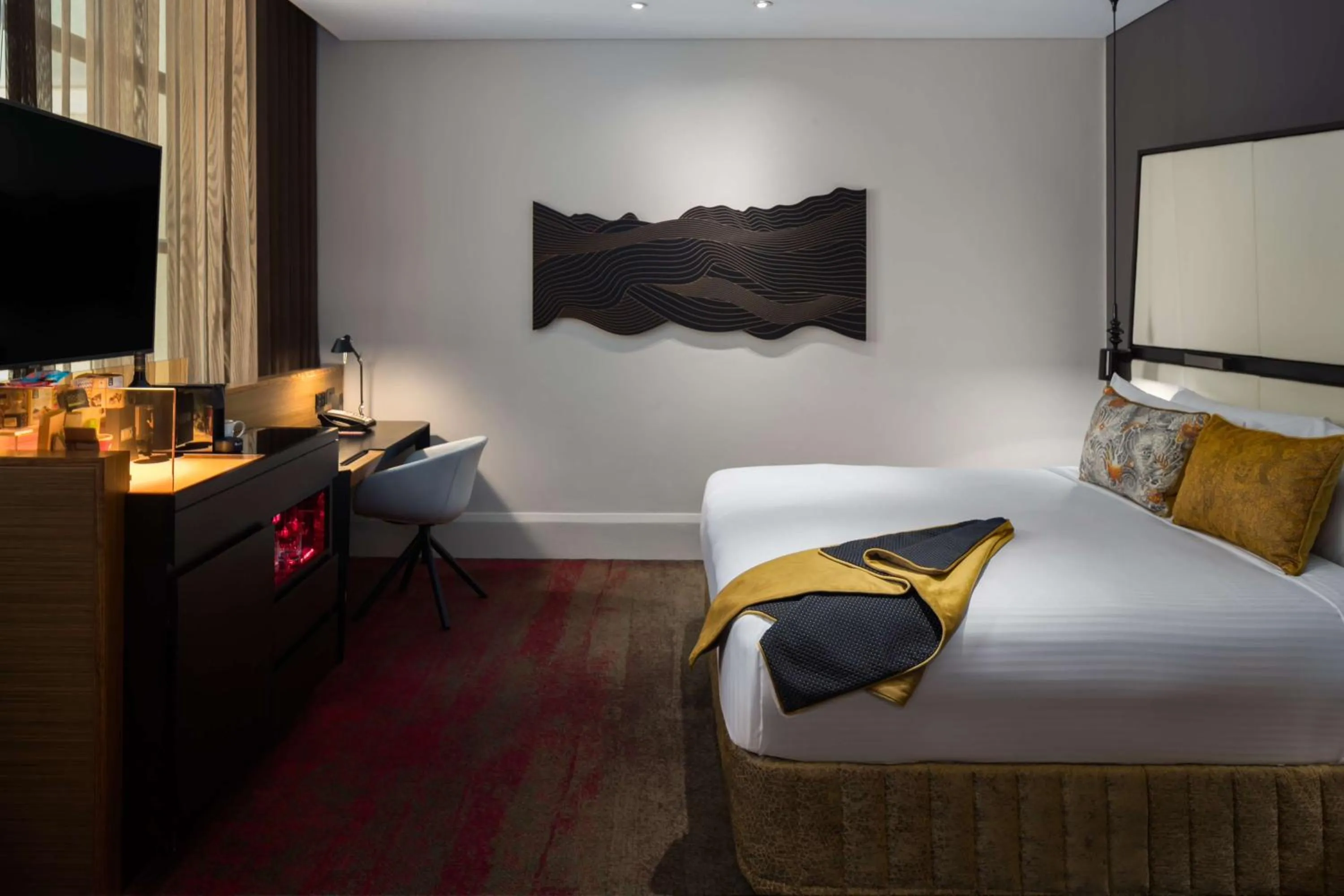 Photo of the whole room, Bed in QT Sydney