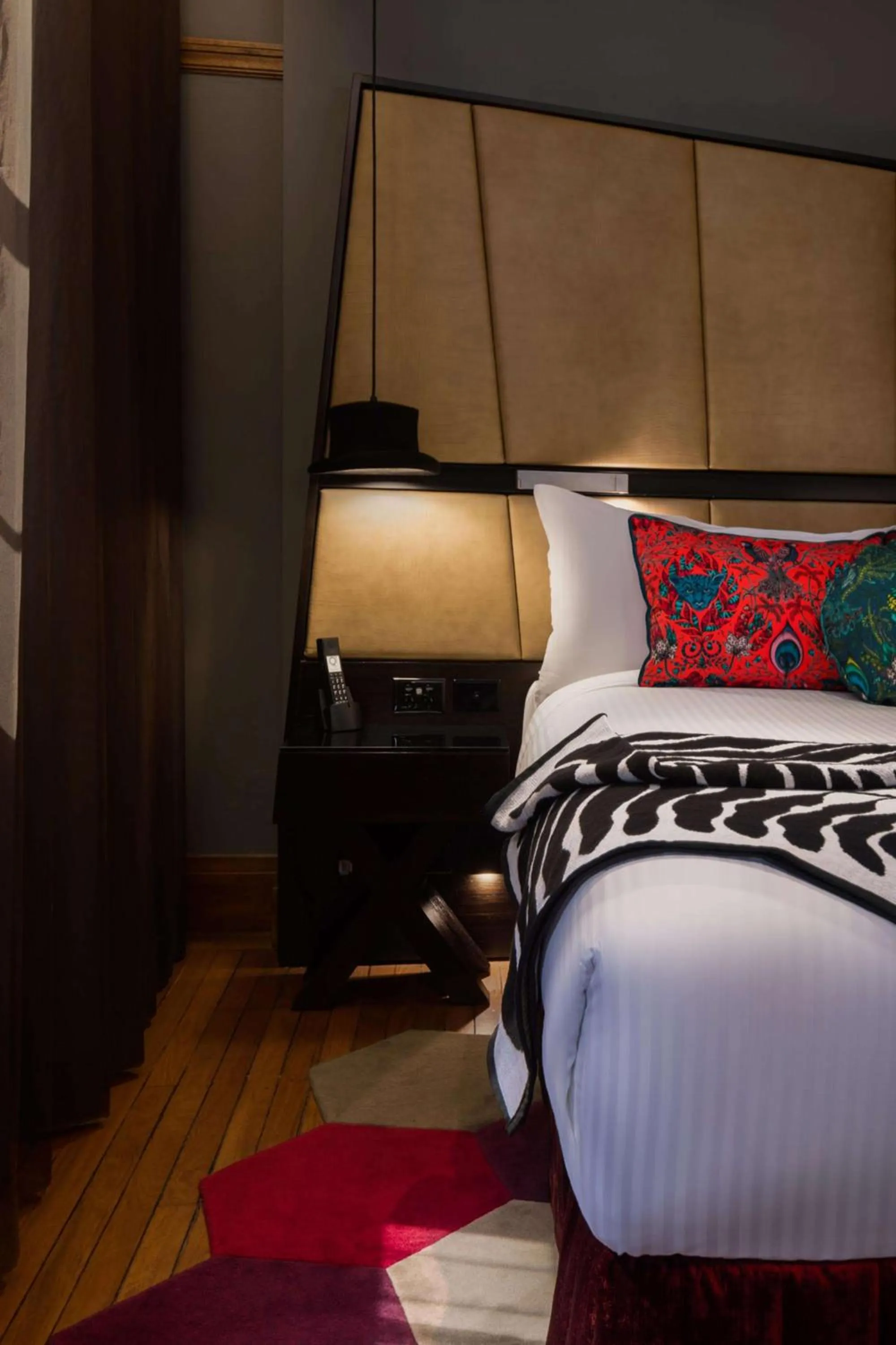 Photo of the whole room, Bed in QT Sydney