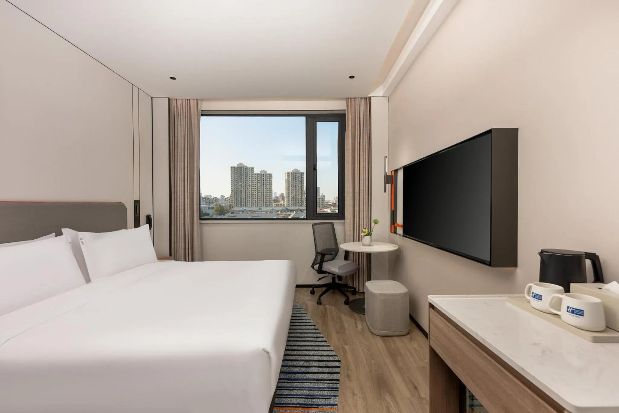 Photo of the whole room, Bed in Holiday Inn Express Shanghai Changyang Road by IHG