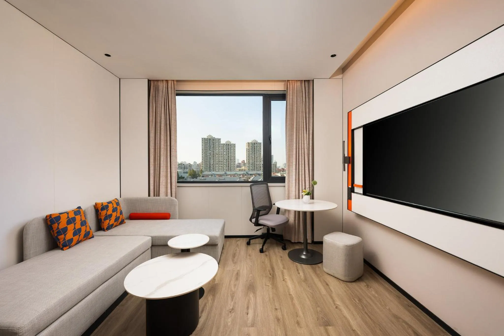 Photo of the whole room in Holiday Inn Express Shanghai Changyang Road by IHG
