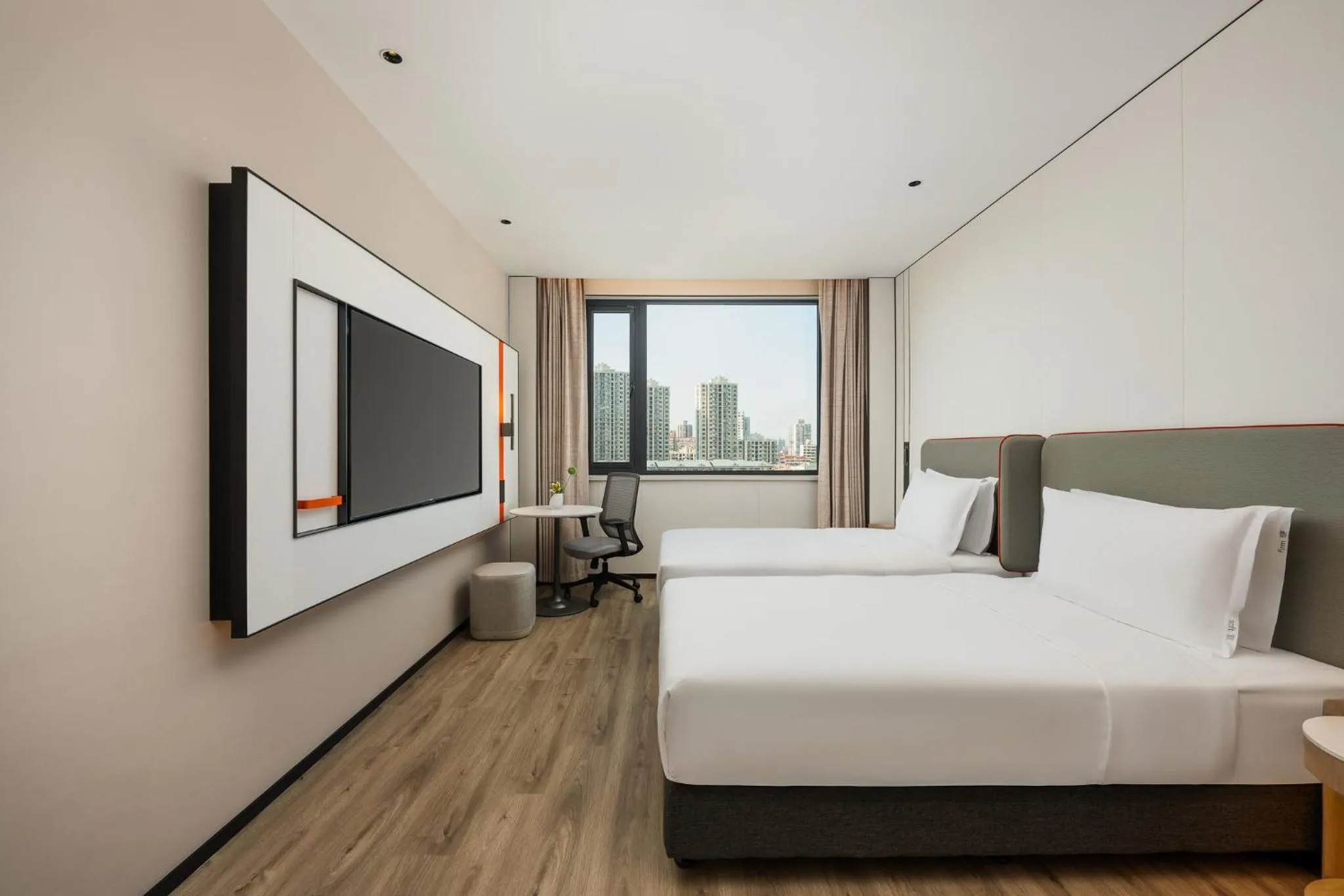Photo of the whole room, Bed in Holiday Inn Express Shanghai Changyang Road by IHG