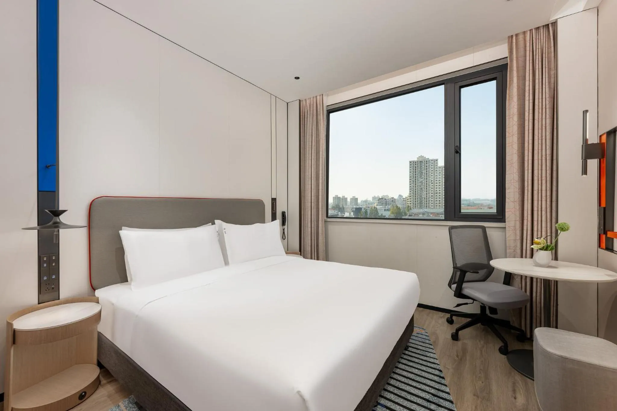 Photo of the whole room, Bed in Holiday Inn Express Shanghai Changyang Road by IHG