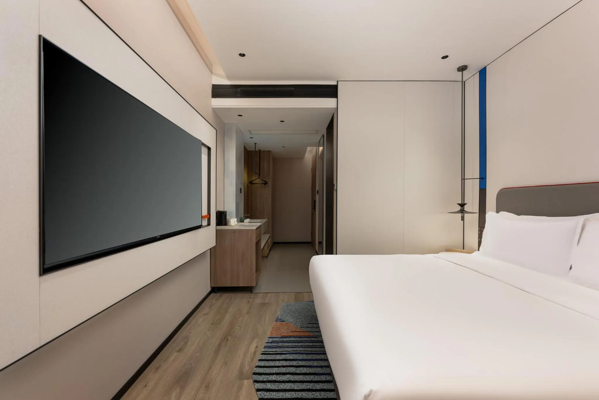 Photo of the whole room, Bed in Holiday Inn Express Shanghai Changyang Road by IHG