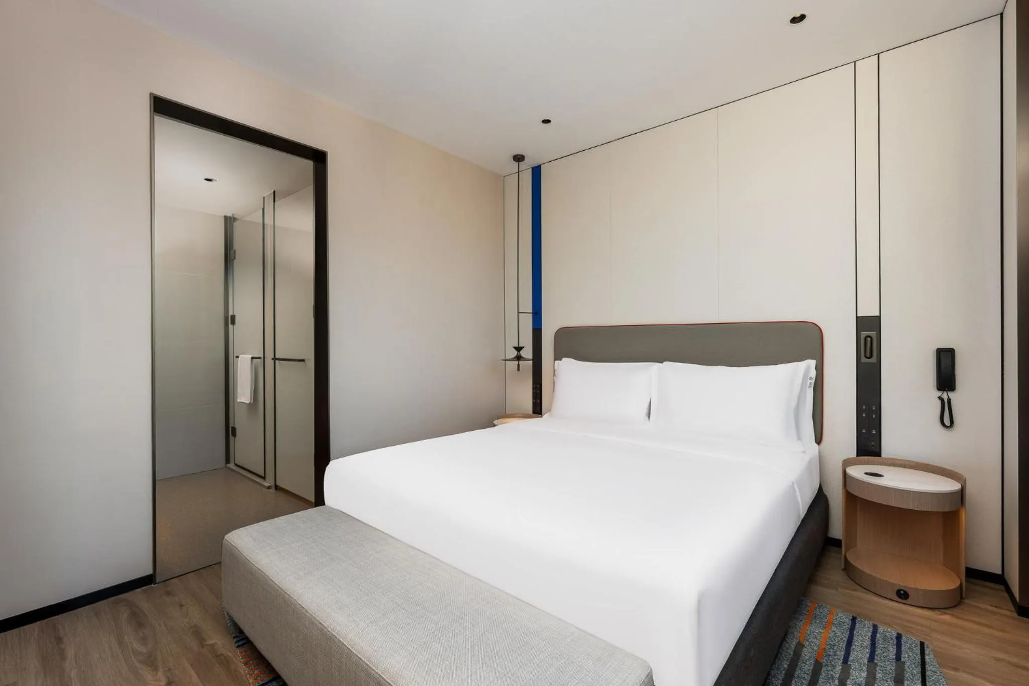 Photo of the whole room, Bed in Holiday Inn Express Shanghai Changyang Road by IHG
