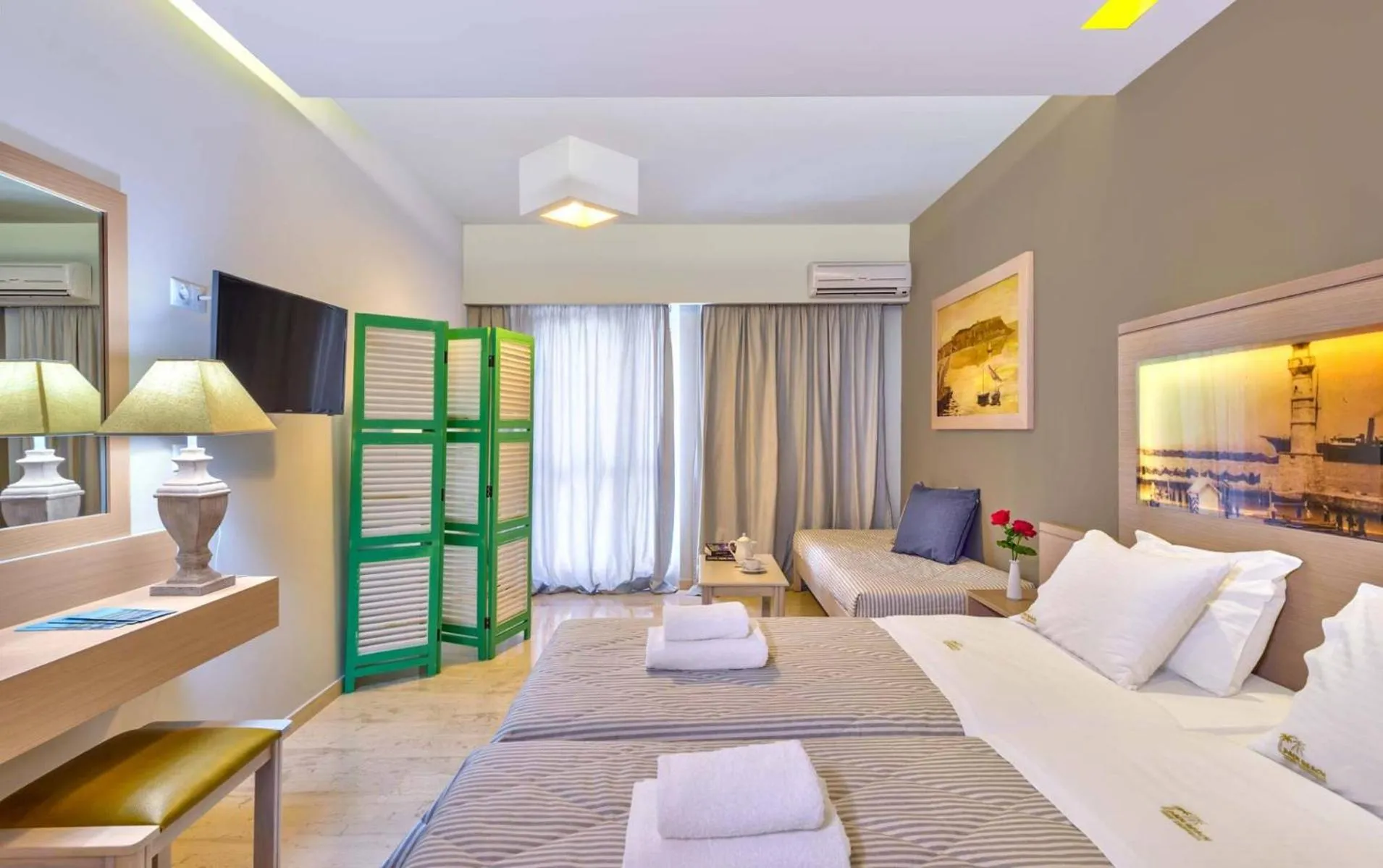 Photo of the whole room, Bed in Palm Beach Hotel Apartments