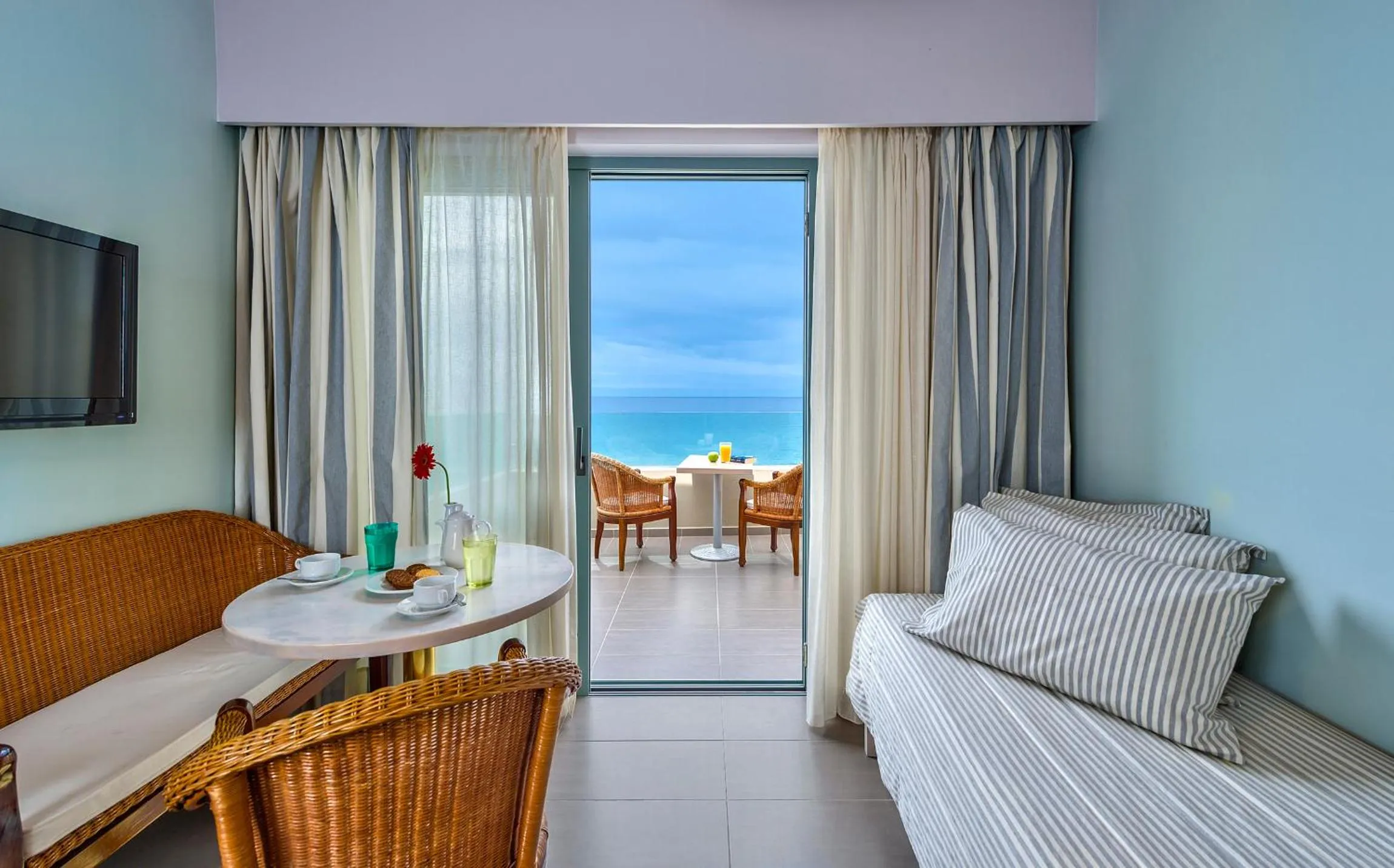 Photo of the whole room, Bed in Palm Beach Hotel Apartments