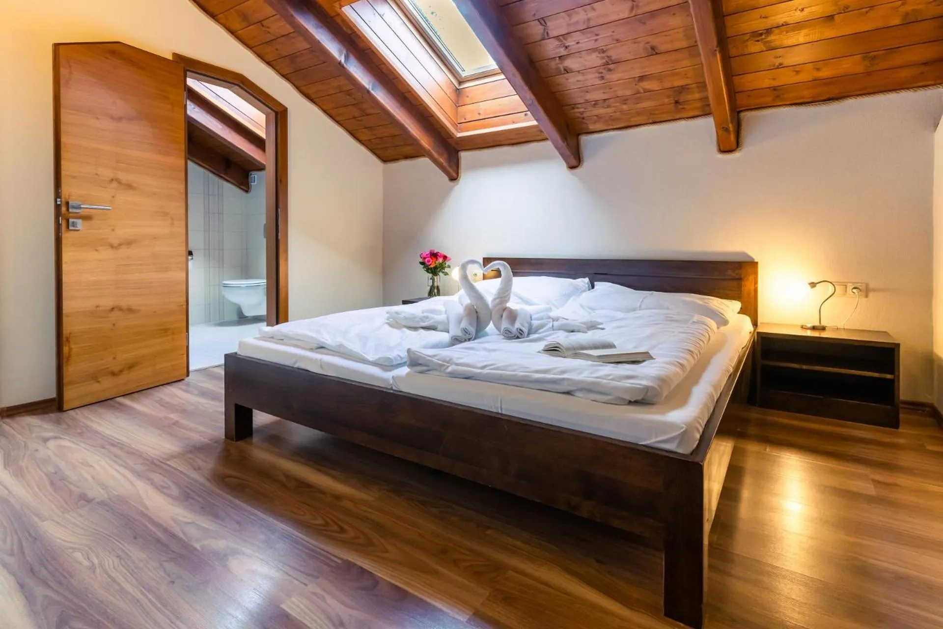 Bedroom, Bed in Villa Gardenia