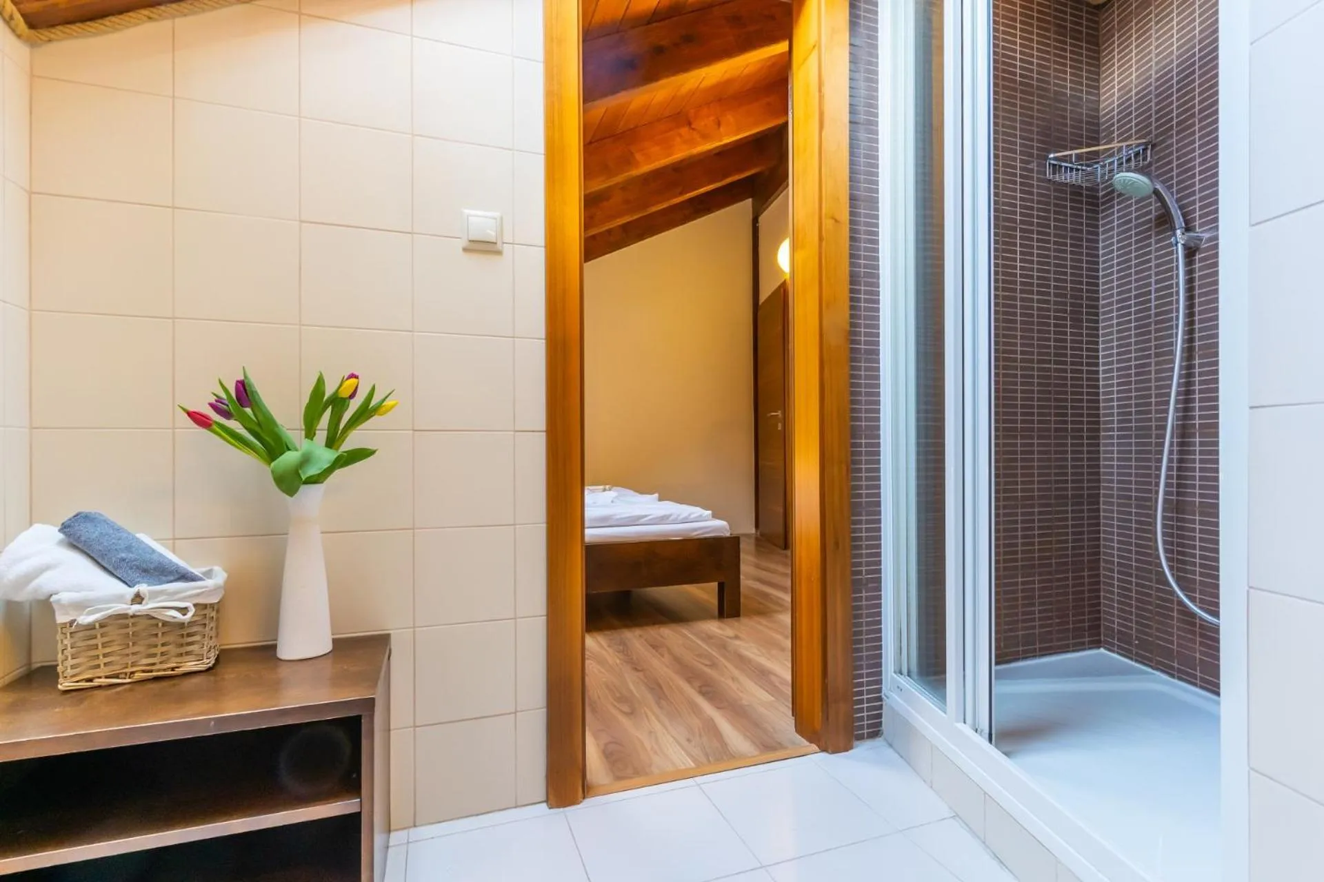 Bathroom, Bed in Villa Gardenia