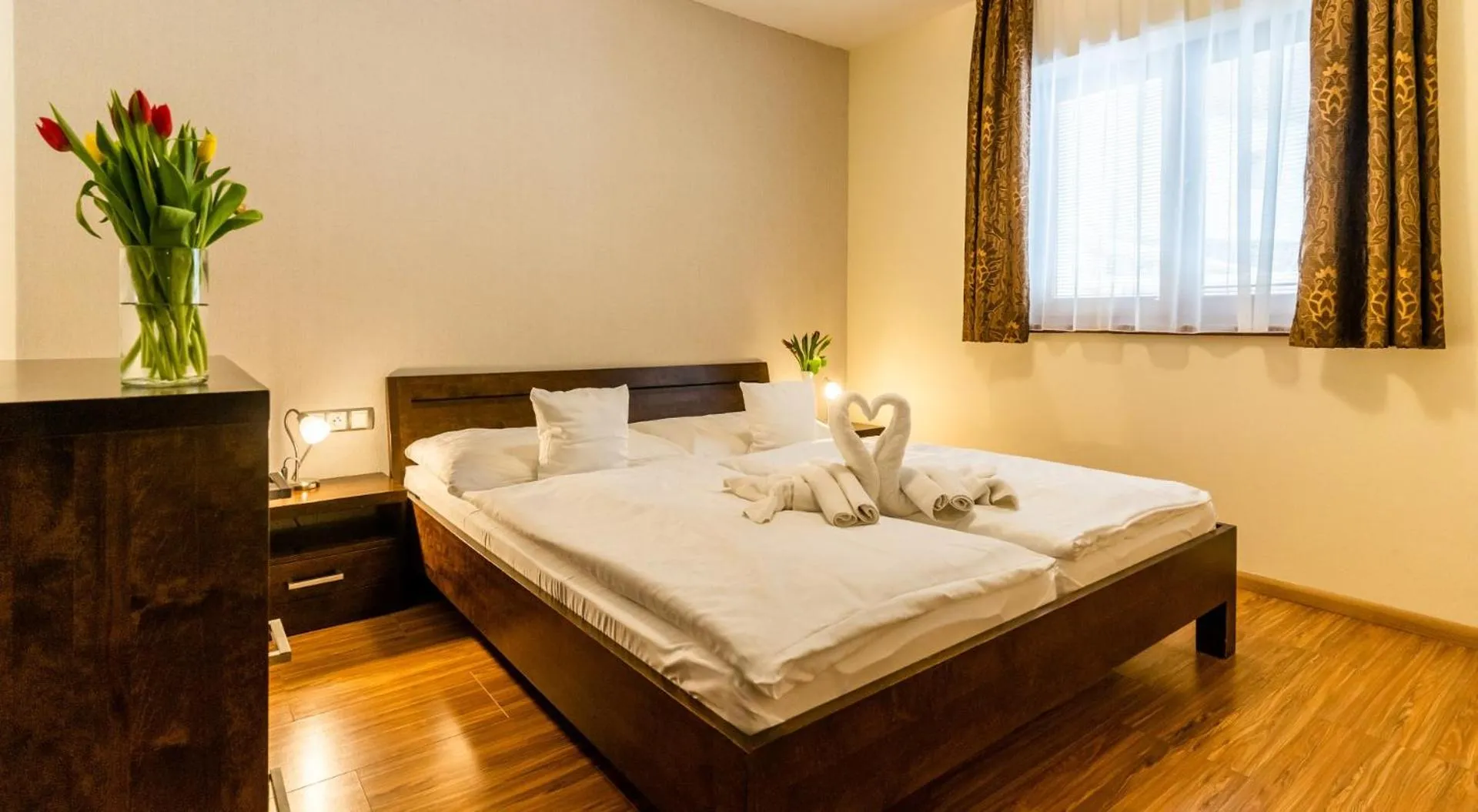 Bedroom, Bed in Villa Gardenia