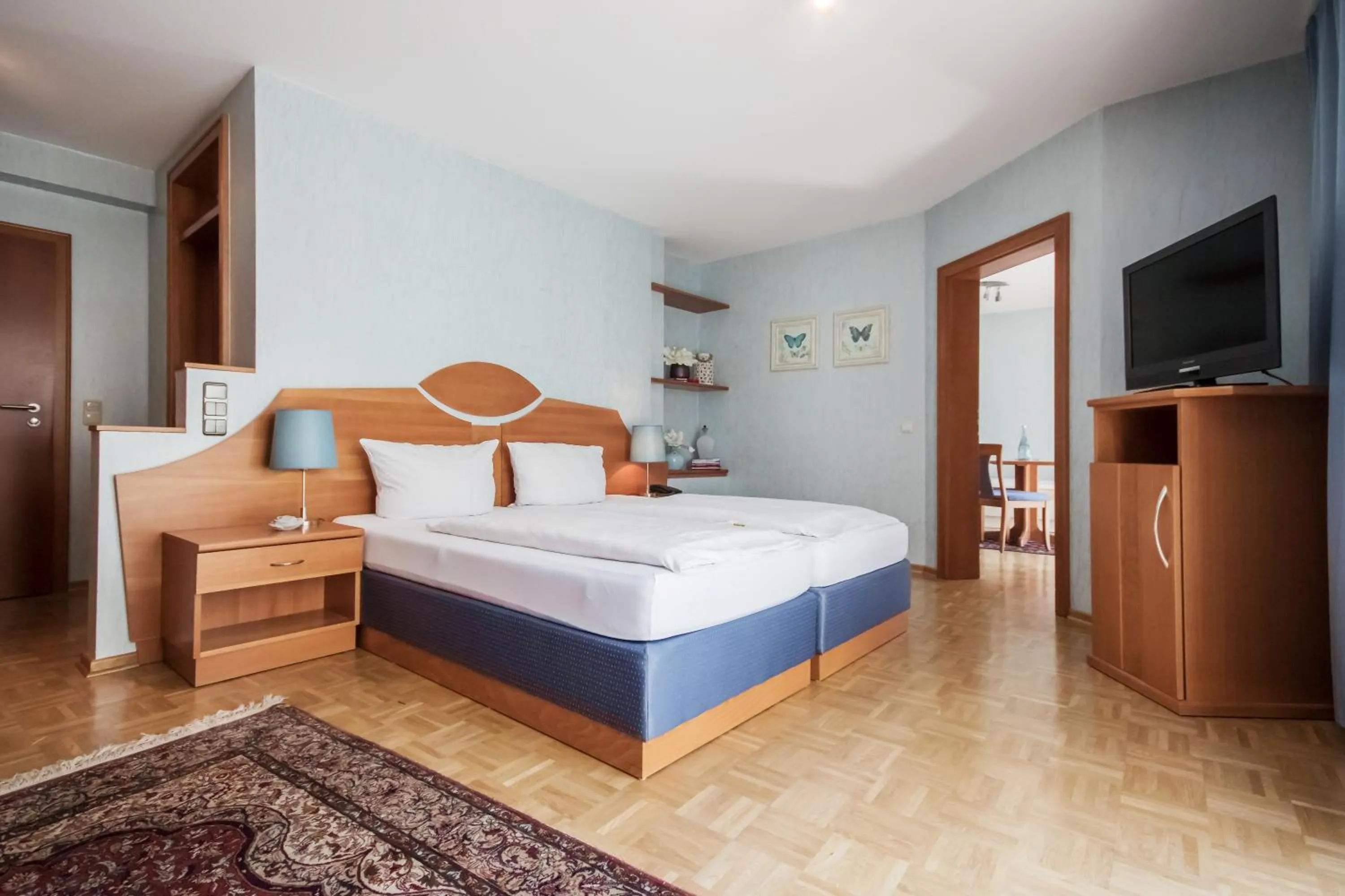 Photo of the whole room, Bed in Hotel Zum grünen Kranz