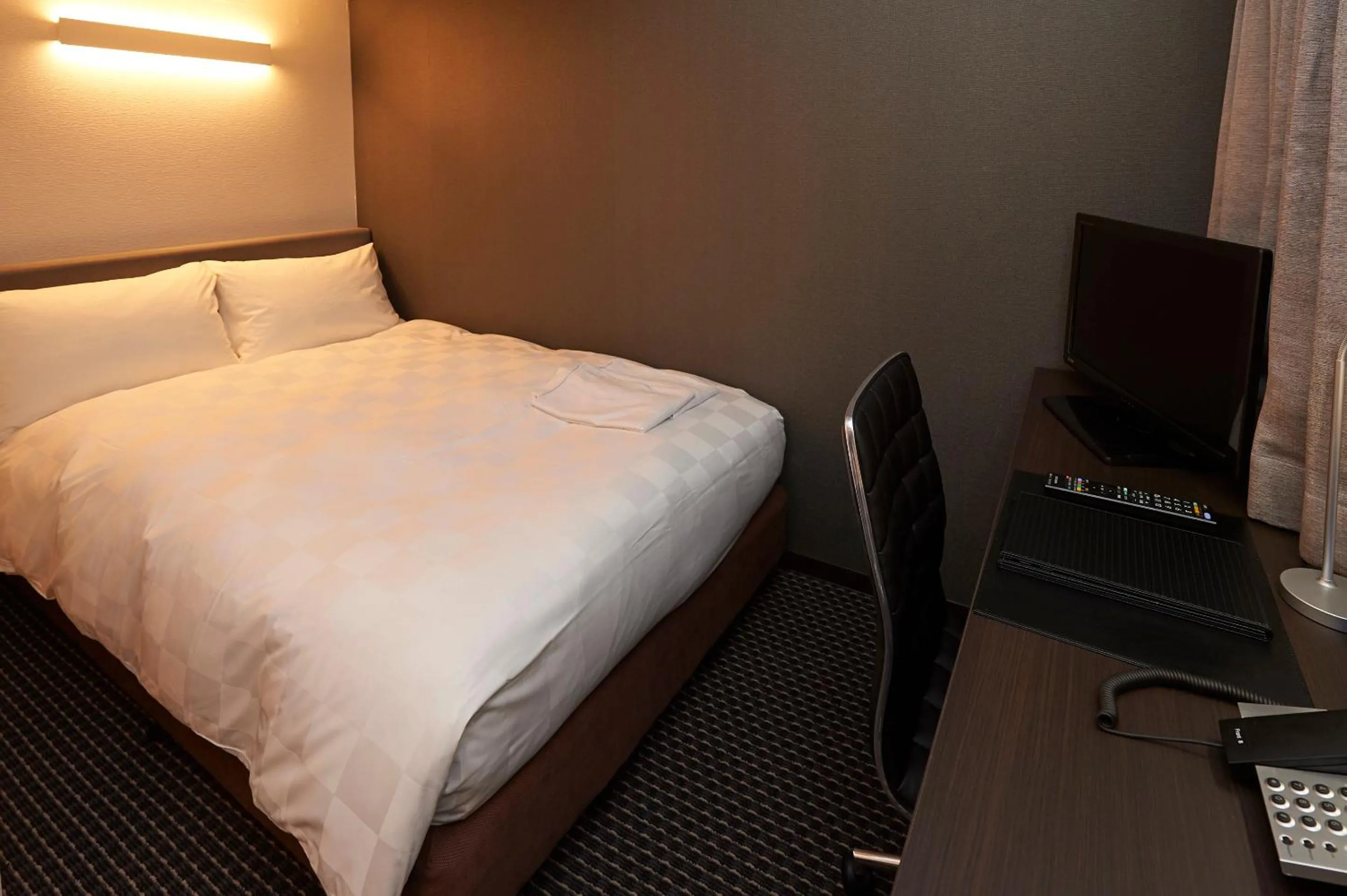 Photo of the whole room, Bed in Hotel Consort Shin-Osaka