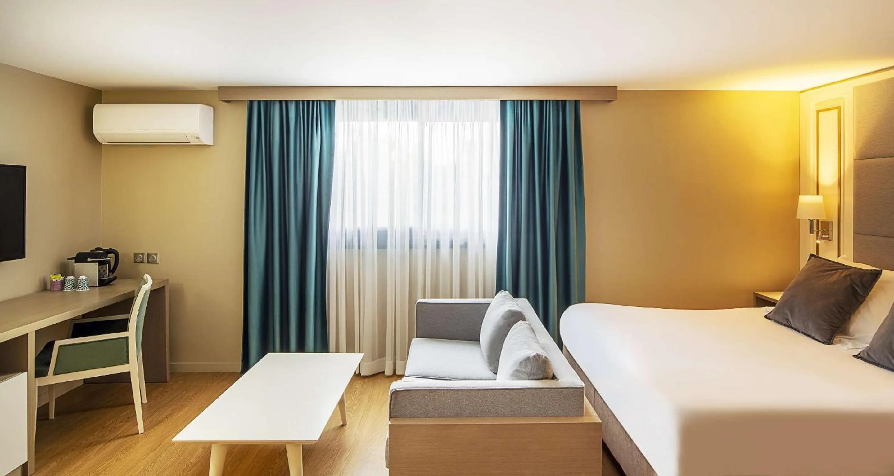 Bed in Best Western Amarys Hotel & Spa